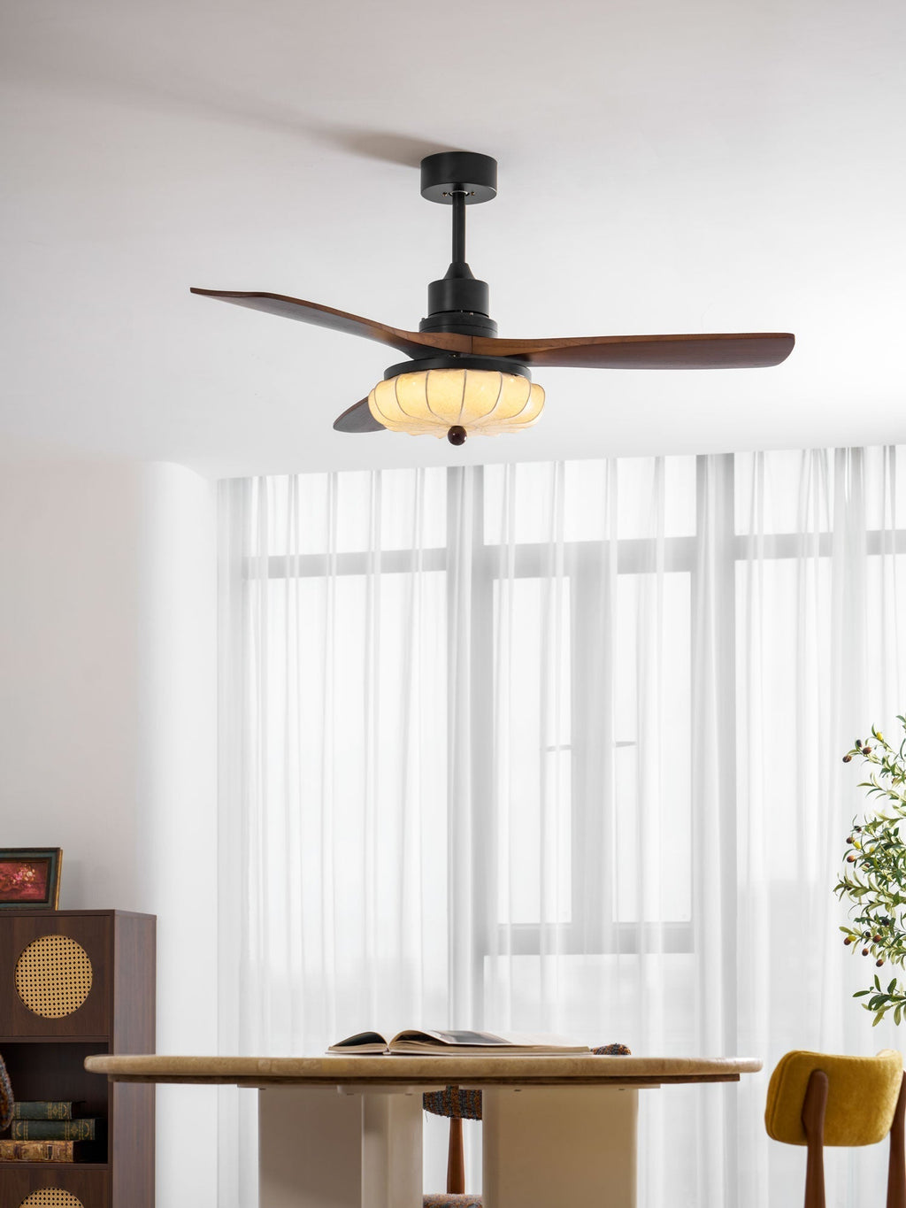 Ventilator de tavan cu iluminare | Motor DC | Abajur din bumbac cu model de lotus | Pale din lemn de nuc | Reglabil și reversibil - Lamylie
