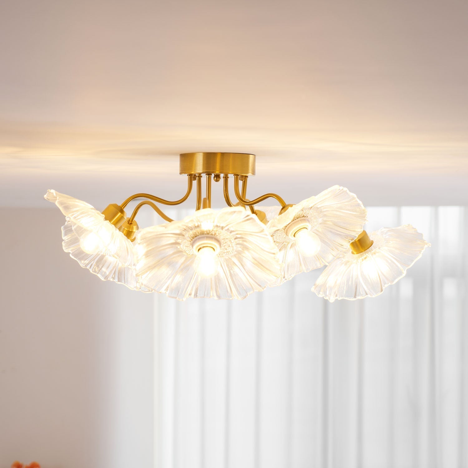 Glas-Deckenlampe mit Blattmotiv | 3, 5 oder 6 Lichtpunkte | Goldene Fassung mit Klarem oder Rosa Mattglas - Lamylie