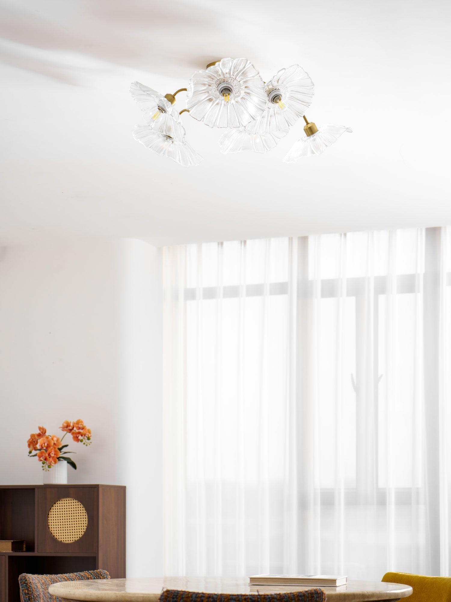 Glas-Deckenlampe mit Blattmotiv | 3, 5 oder 6 Lichtpunkte | Goldene Fassung mit Klarem oder Rosa Mattglas - Lamylie