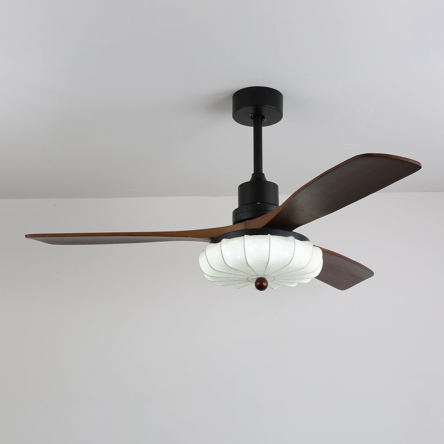 Ventilator de tavan cu iluminare | Motor DC | Abajur din bumbac cu model de lotus | Pale din lemn de nuc | Reglabil și reversibil - Lamylie