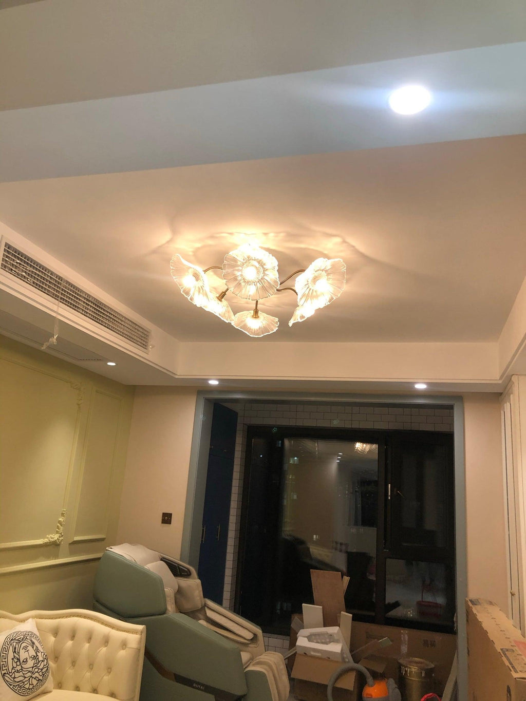 Glas-Deckenlampe mit Blattmotiv | 3, 5 oder 6 Lichtpunkte | Goldene Fassung mit Klarem oder Rosa Mattglas - Lamylie