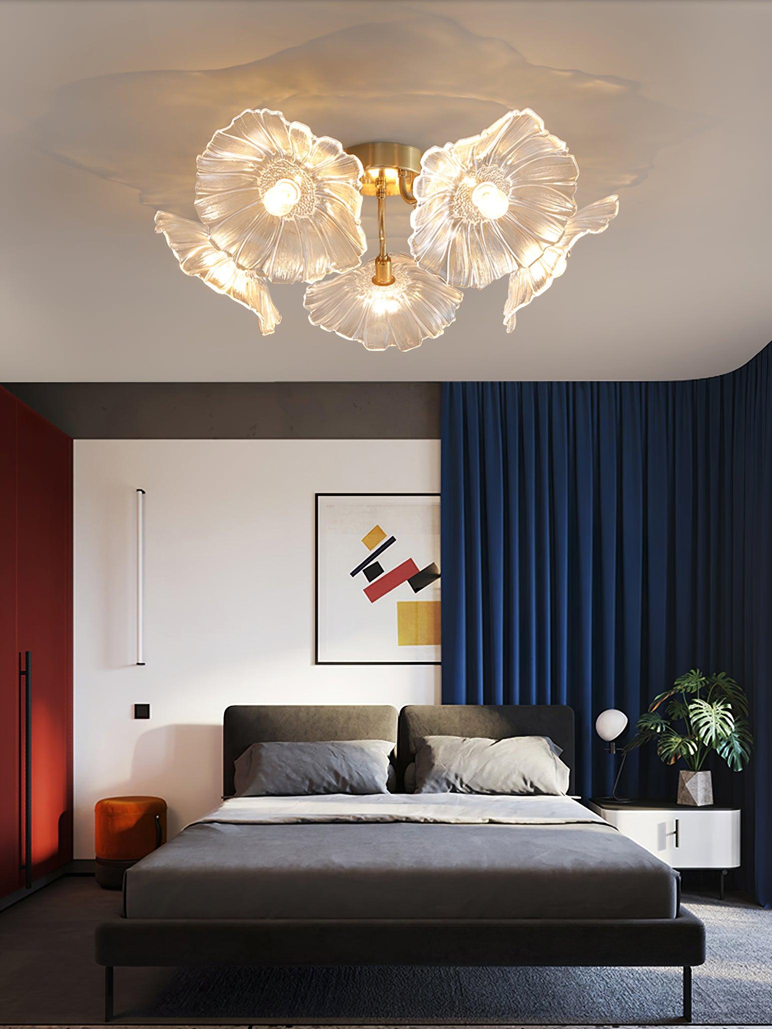 Glas-Deckenlampe mit Blattmotiv | 3, 5 oder 6 Lichtpunkte | Goldene Fassung mit Klarem oder Rosa Mattglas - Lamylie