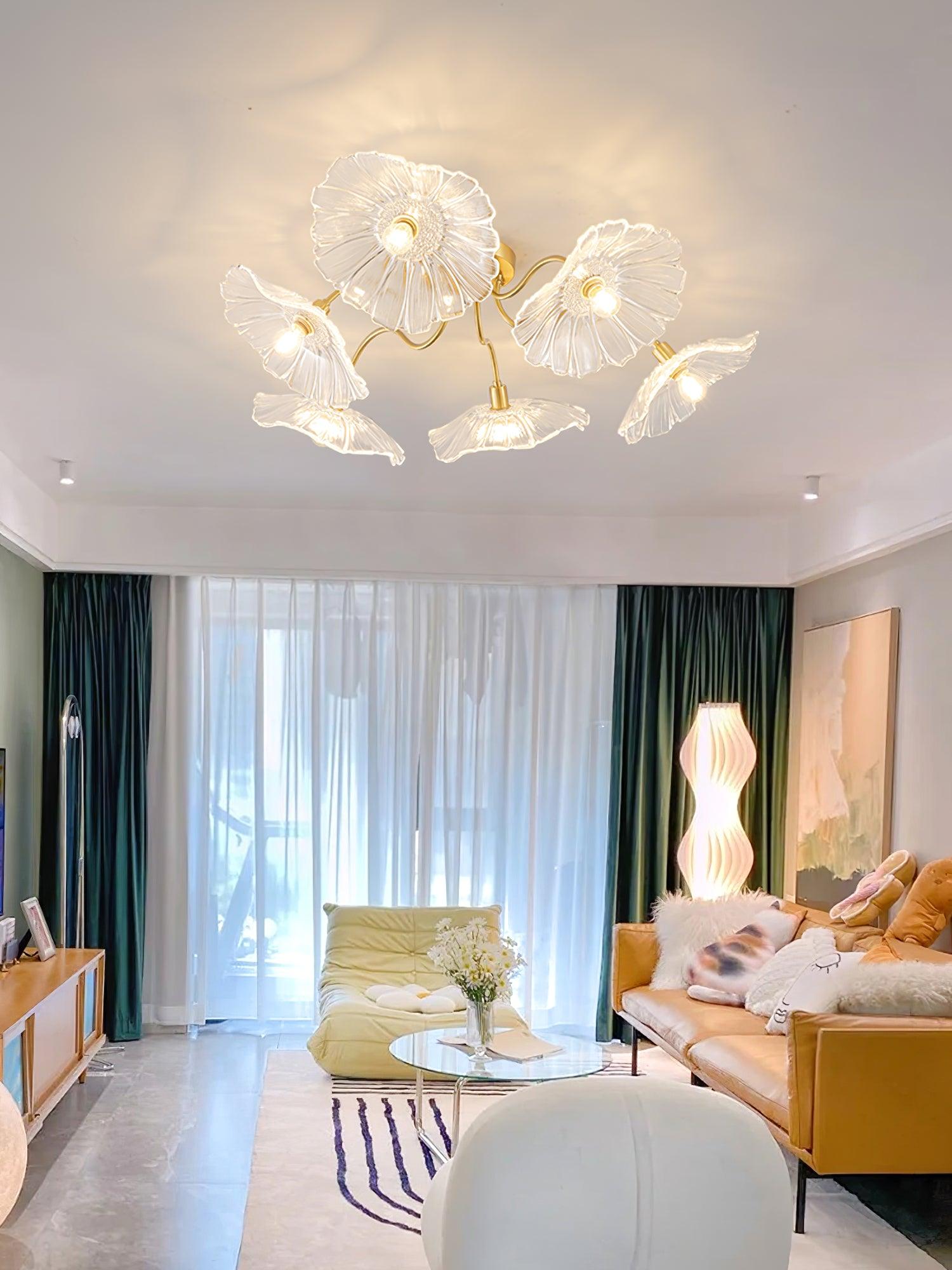 Glas-Deckenlampe mit Blattmotiv | 3, 5 oder 6 Lichtpunkte | Goldene Fassung mit Klarem oder Rosa Mattglas - Lamylie