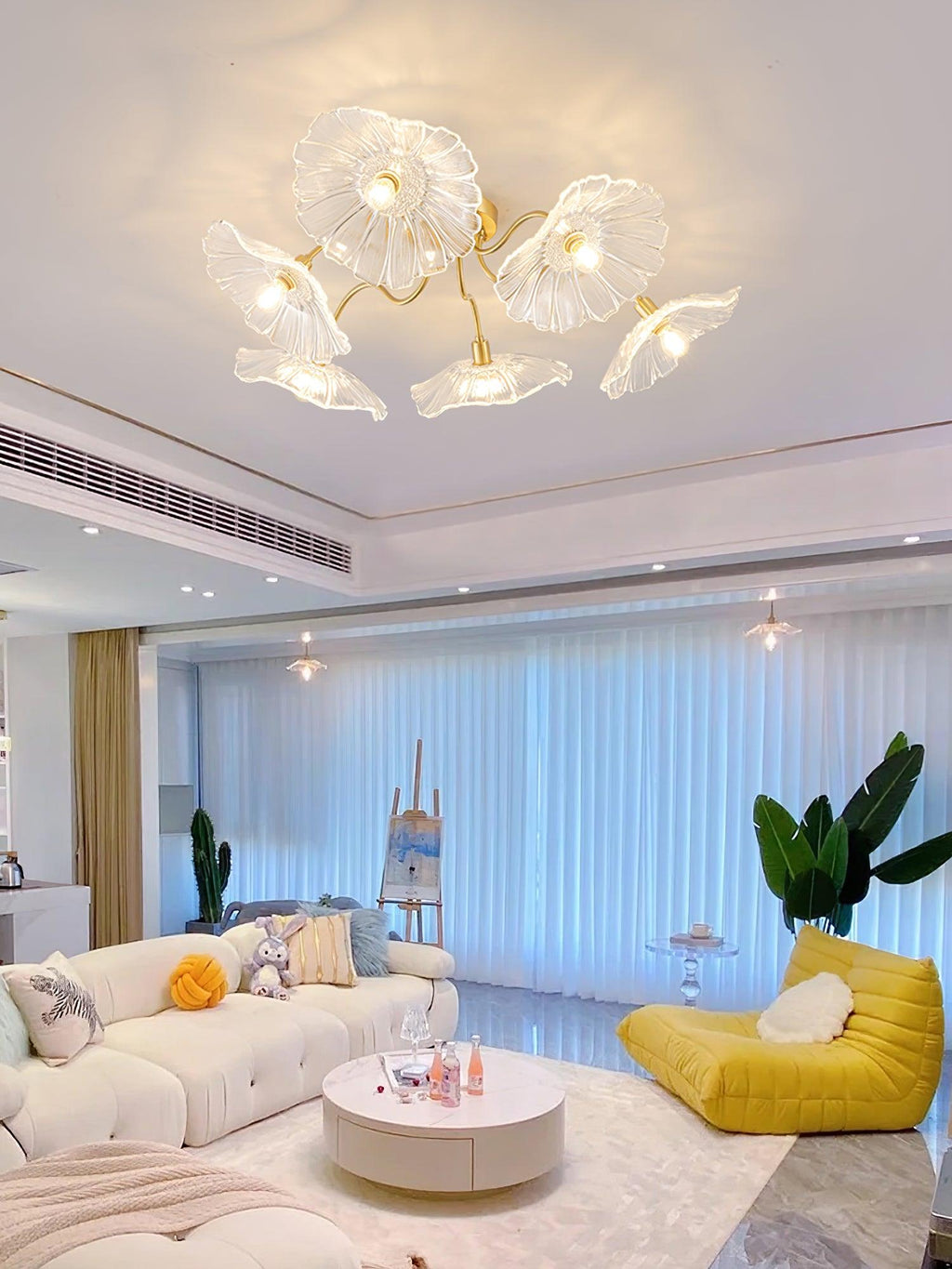Glas-Deckenlampe mit Blattmotiv | 3, 5 oder 6 Lichtpunkte | Goldene Fassung mit Klarem oder Rosa Mattglas - Lamylie