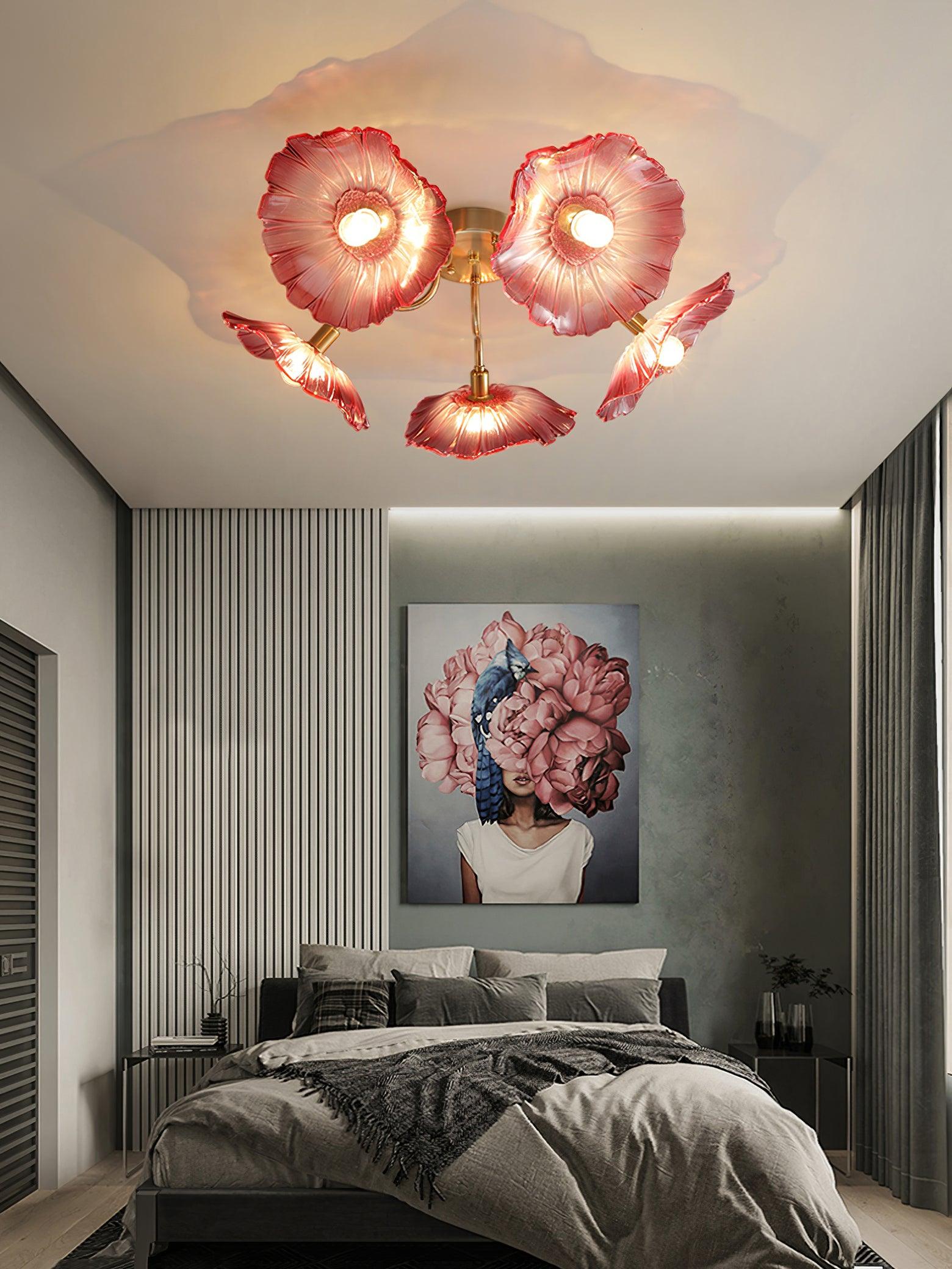Glas-Deckenlampe mit Blattmotiv | 3, 5 oder 6 Lichtpunkte | Goldene Fassung mit Klarem oder Rosa Mattglas - Lamylie