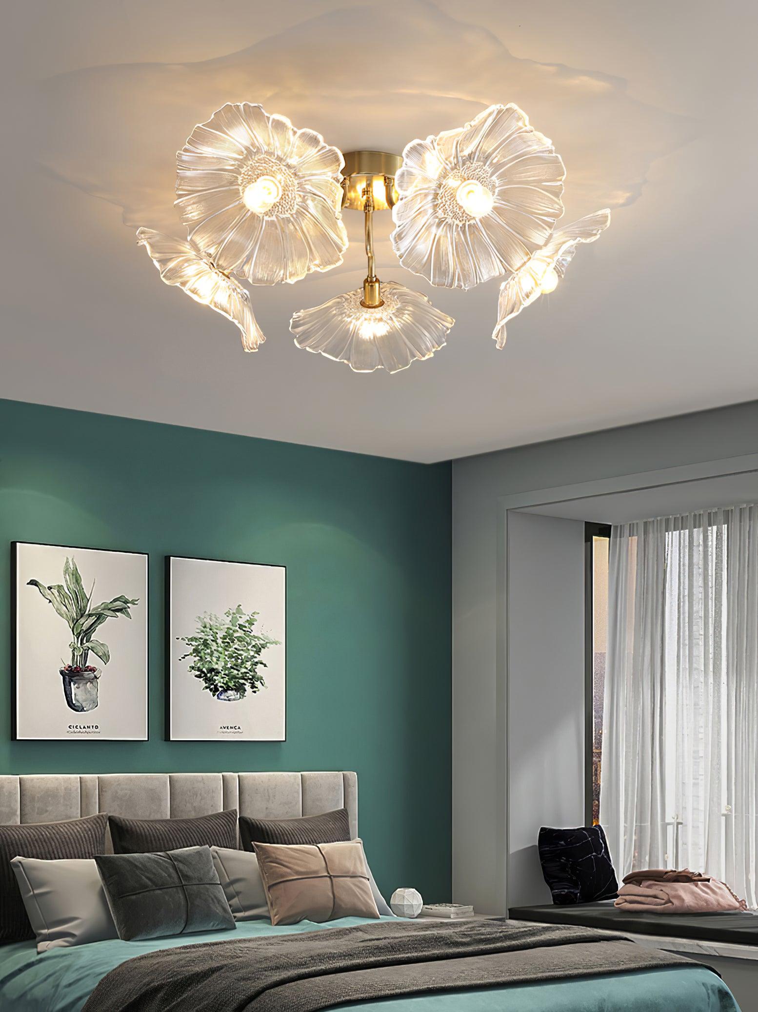 Glas-Deckenlampe mit Blattmotiv | 3, 5 oder 6 Lichtpunkte | Goldene Fassung mit Klarem oder Rosa Mattglas - Lamylie