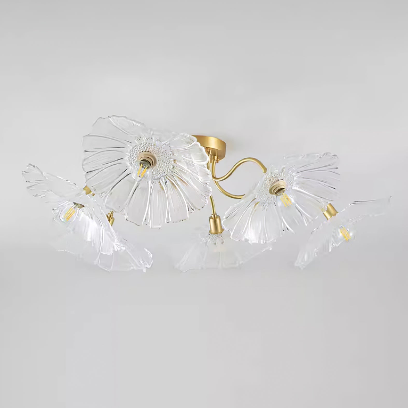 Glas-Deckenlampe mit Blattmotiv | 3, 5 oder 6 Lichtpunkte | Goldene Fassung mit Klarem oder Rosa Mattglas - Lamylie