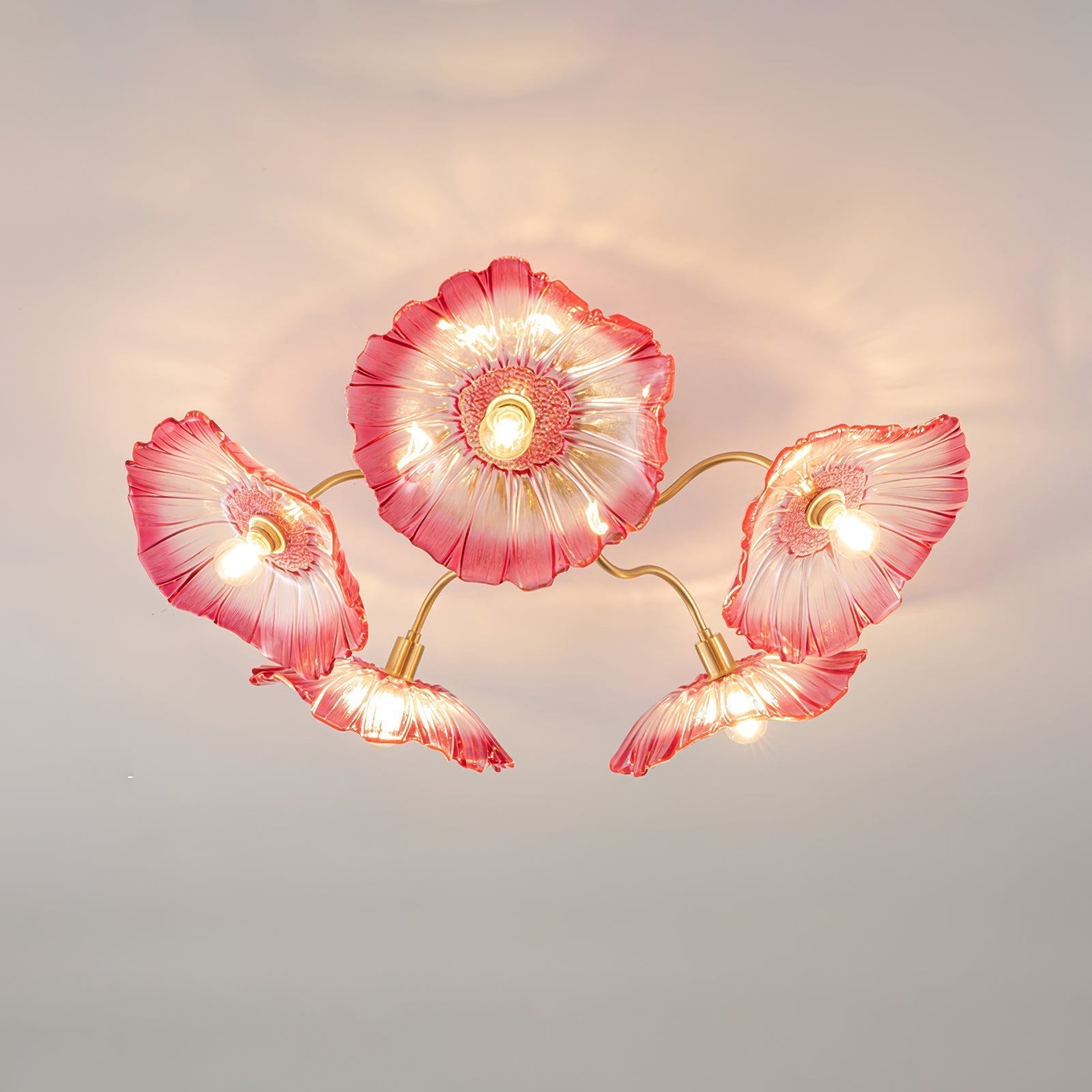 Glas-Deckenlampe mit Blattmotiv | 3, 5 oder 6 Lichtpunkte | Goldene Fassung mit Klarem oder Rosa Mattglas - Lamylie