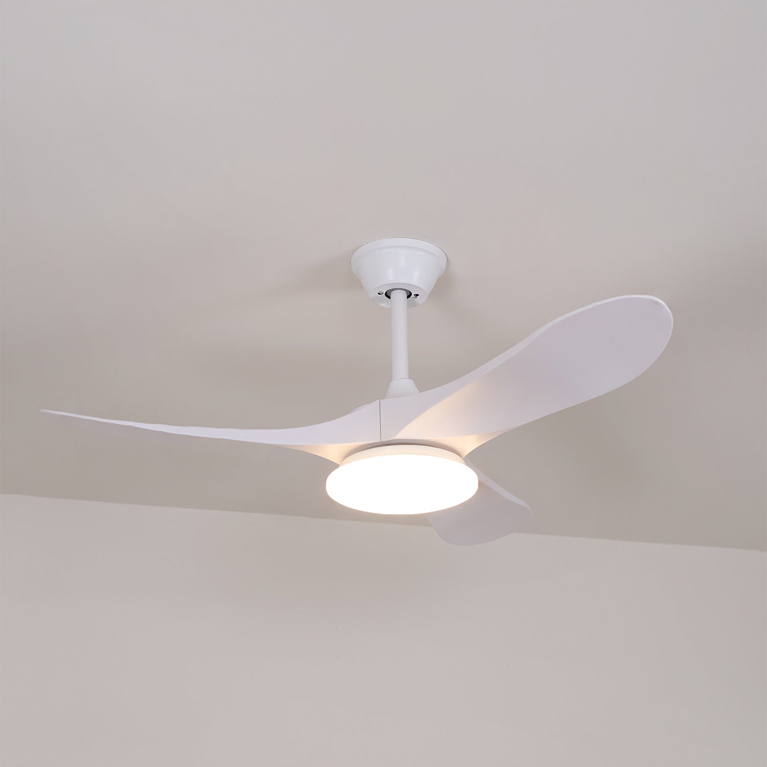 Takvifte med LED-belysning – moderne design med trestruktur og 6 hastigheter – Lamylie