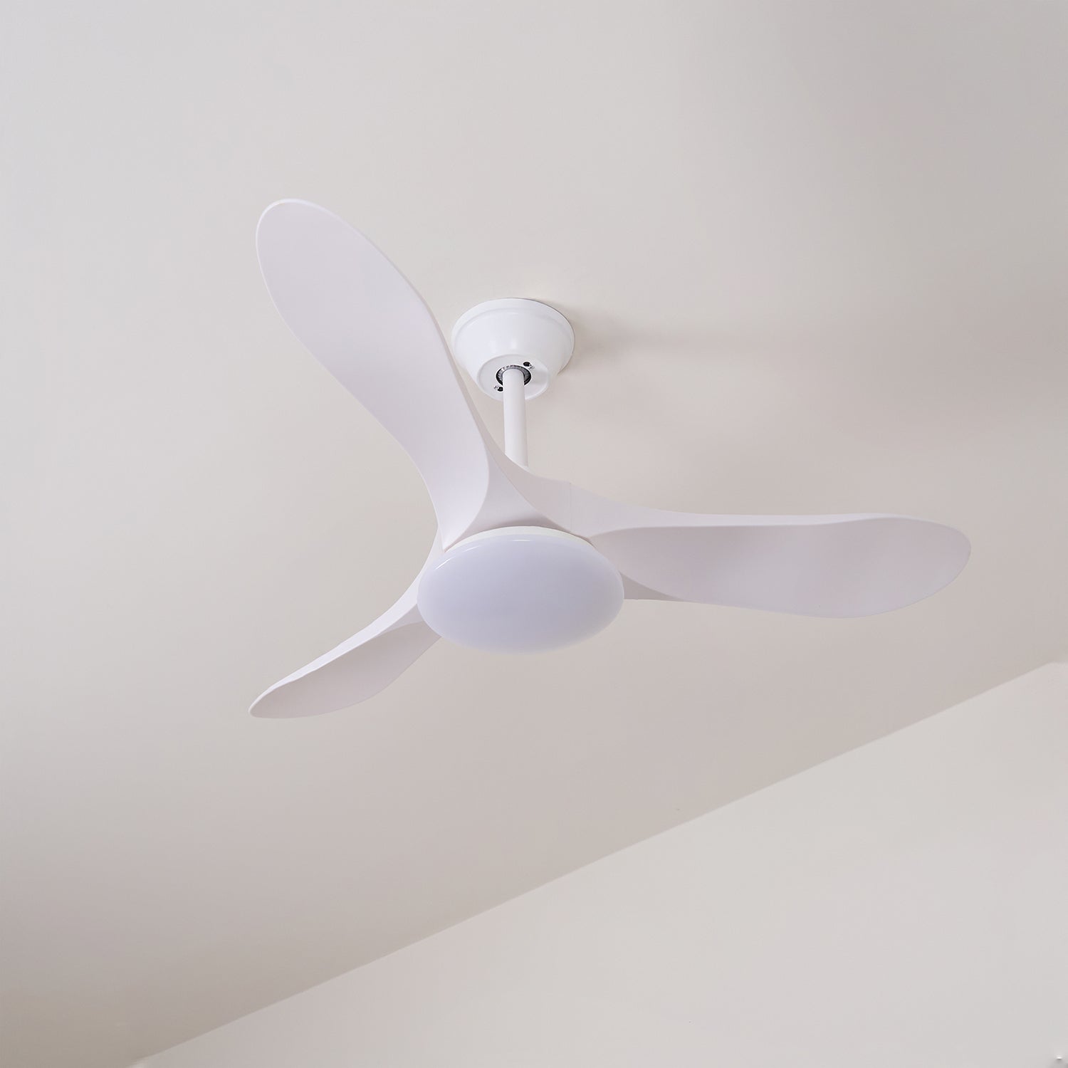 Takvifte med LED-belysning – moderne design med trestruktur og 6 hastigheter – Lamylie