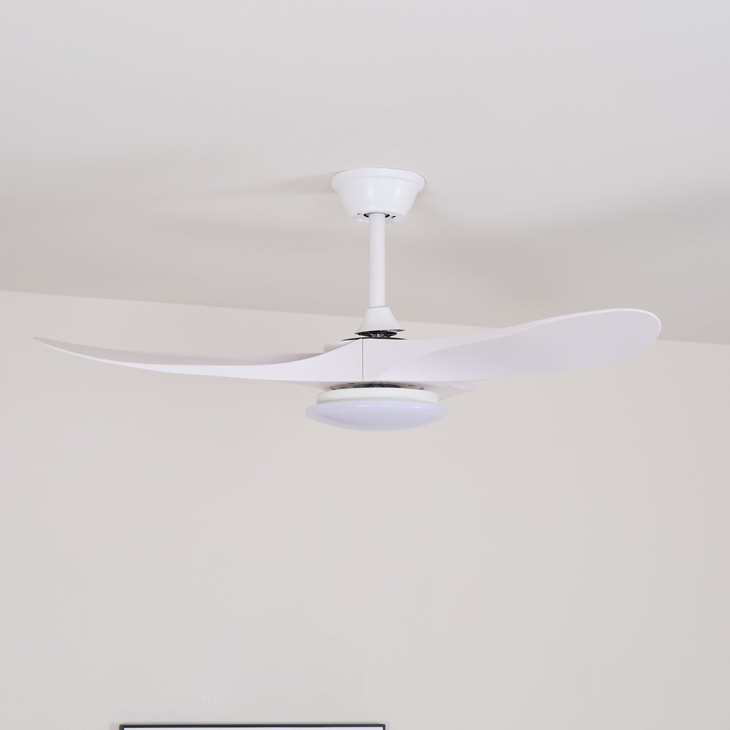 Takvifte med LED-belysning – moderne design med trestruktur og 6 hastigheter – Lamylie