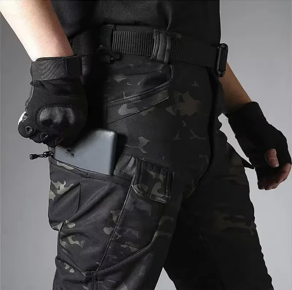 Voděodolná outdoorová souprava MaxShield s fleecovou podšívkou a několika kapsami