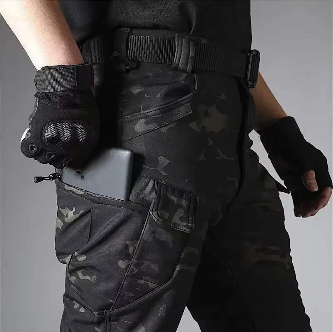 Voděodolná outdoorová souprava MaxShield s fleecovou podšívkou a několika kapsami