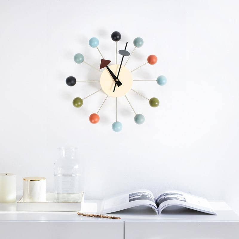 Abstrakt 3D-veggklokke med kuler | Skandinavisk minimalistisk design, 32 cm, silikon, kvartsverk med lydløs gange, dekorativ interiørklokke, svart og grå – Lamylie