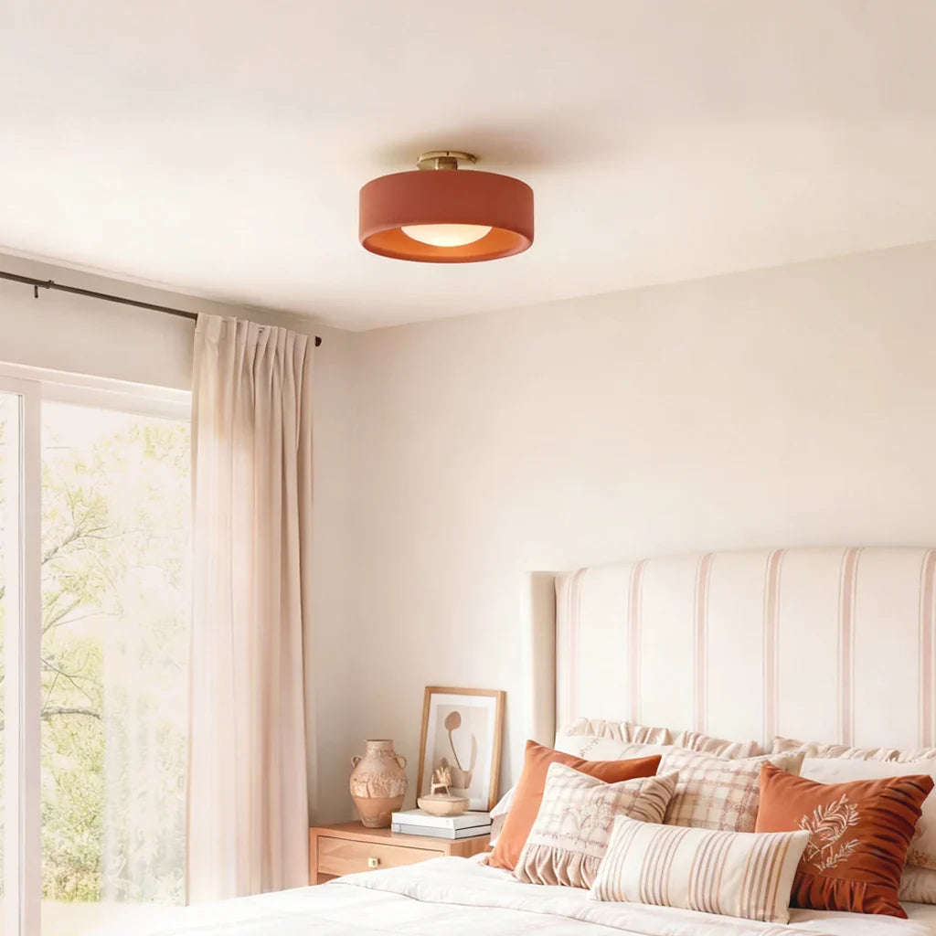 Keramische plafondlamp in Scandinavisch design met halfronde porseleinen kap - Lamylie