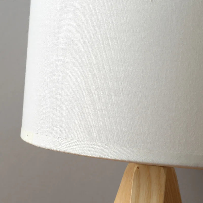 WoodEssence | Moderne Tischlampe aus Holz - Lamylie