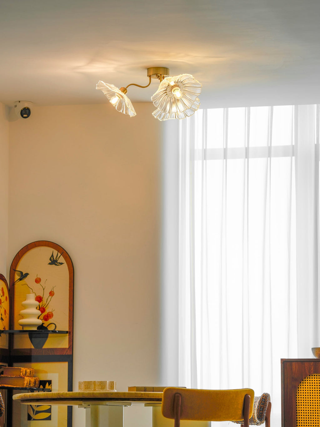 Glas-Deckenlampe mit Blattmotiv | 3, 5 oder 6 Lichtpunkte | Goldene Fassung mit Klarem oder Rosa Mattglas - Lamylie