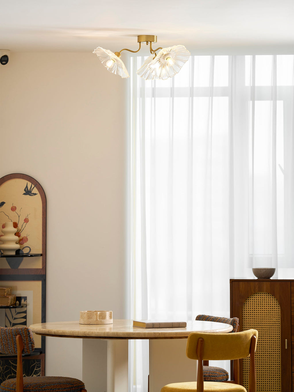 Glas-Deckenlampe mit Blattmotiv | 3, 5 oder 6 Lichtpunkte | Goldene Fassung mit Klarem oder Rosa Mattglas - Lamylie