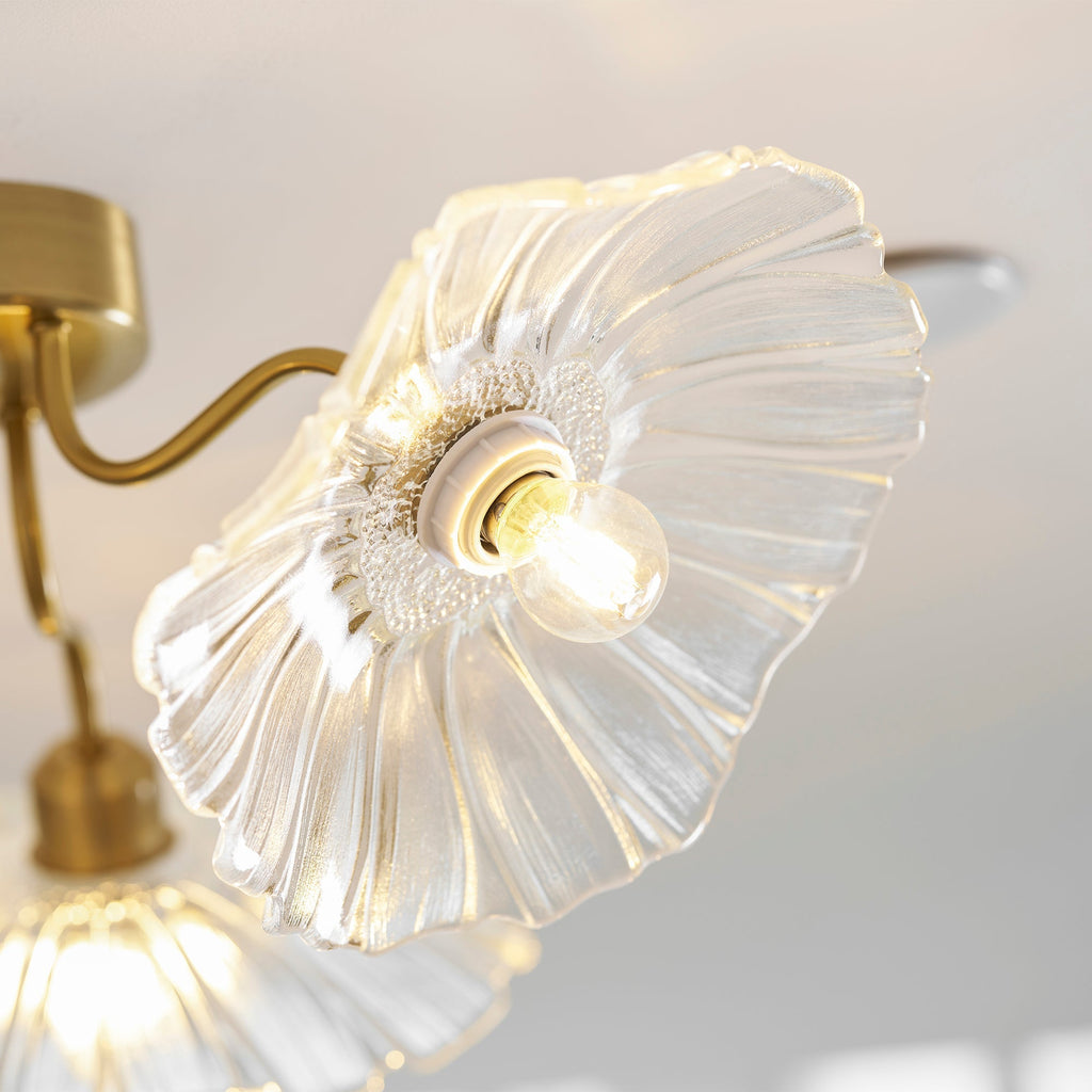 Glas-Deckenlampe mit Blattmotiv | 3, 5 oder 6 Lichtpunkte | Goldene Fassung mit Klarem oder Rosa Mattglas - Lamylie