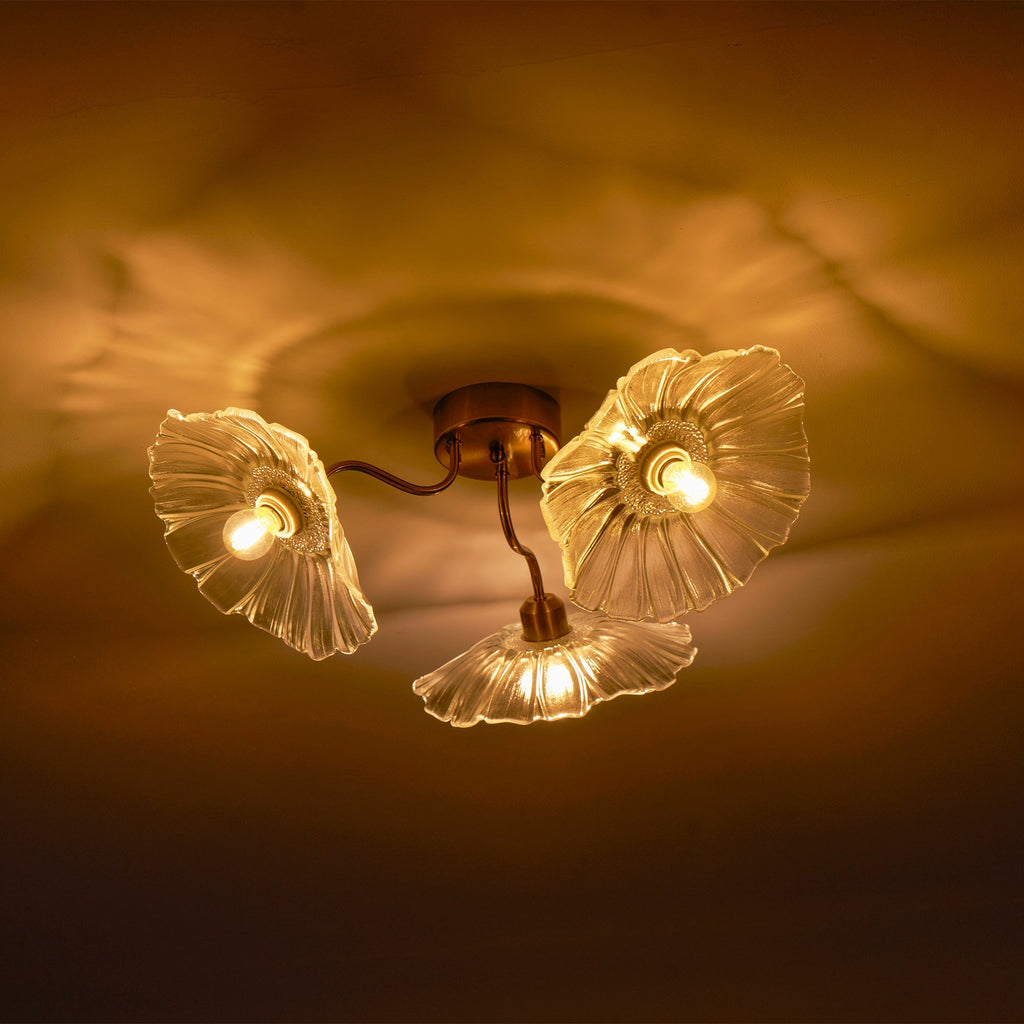 Glas-Deckenlampe mit Blattmotiv | 3, 5 oder 6 Lichtpunkte | Goldene Fassung mit Klarem oder Rosa Mattglas - Lamylie