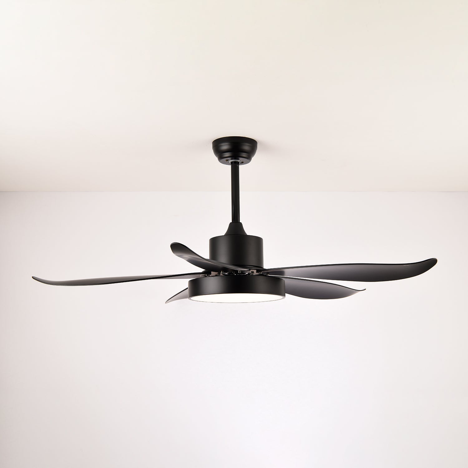 Modern takfläkt Auron med integrerad LED-belysning | Tyst och stilren – Lamylie