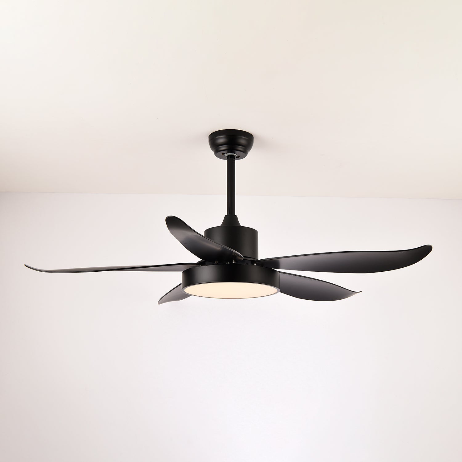 Ventilateur de plafond moderne Auron avec éclairage LED intégré | Silencieux et élégant – Lamylie