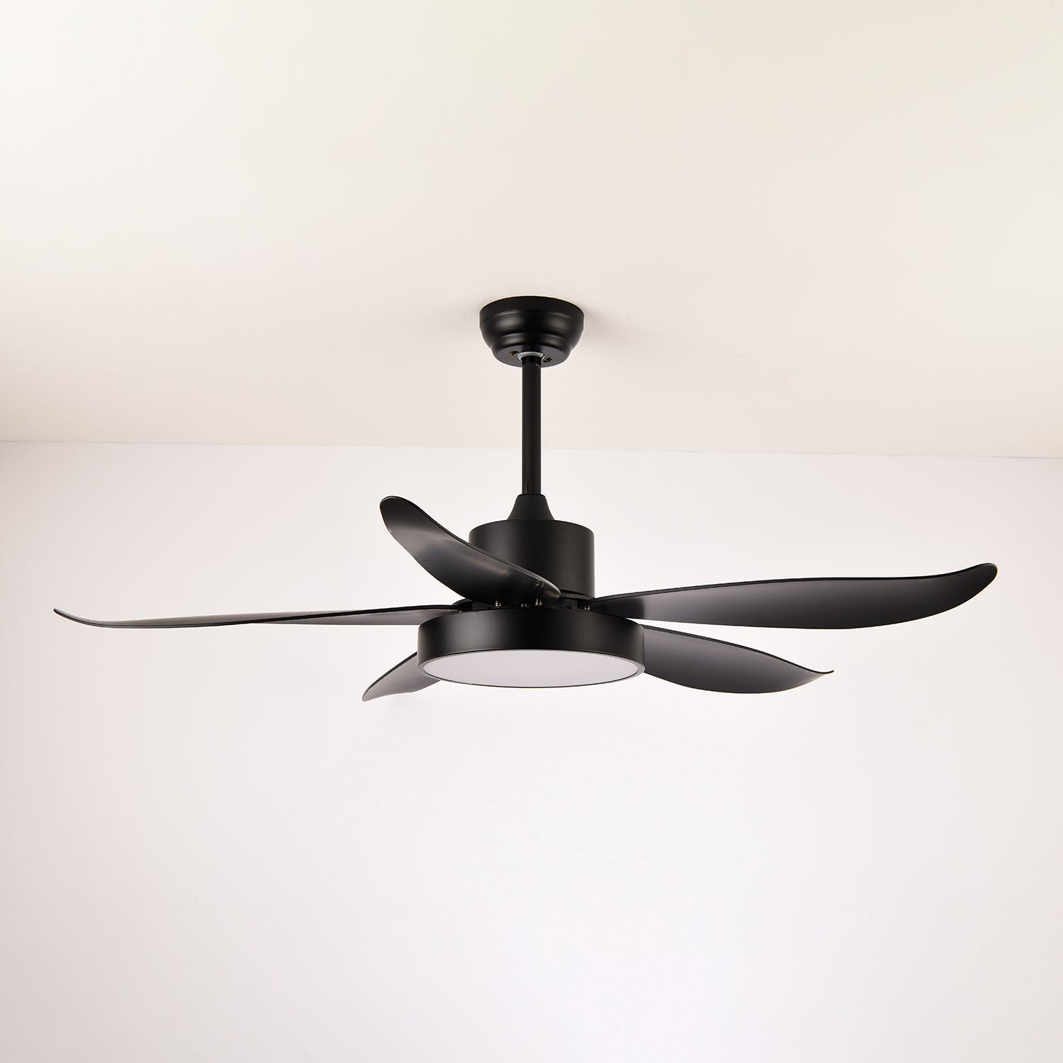 Ventilateur de plafond moderne Auron avec éclairage LED intégré | Silencieux et élégant – Lamylie