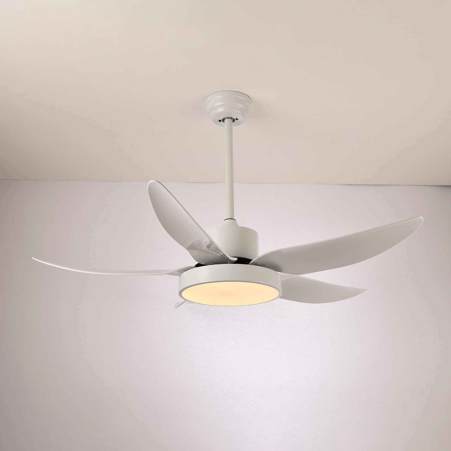 Ventilateur de plafond moderne Auron avec éclairage LED intégré | Silencieux et élégant – Lamylie