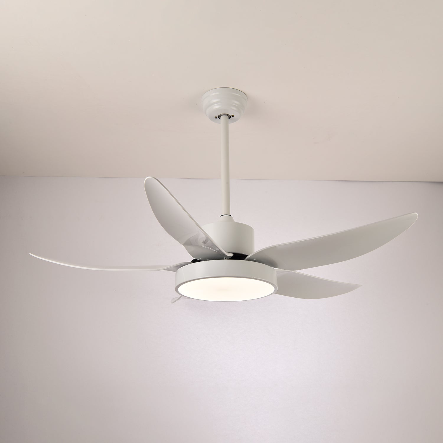 Ventilateur de plafond moderne Auron avec éclairage LED intégré | Silencieux et élégant – Lamylie