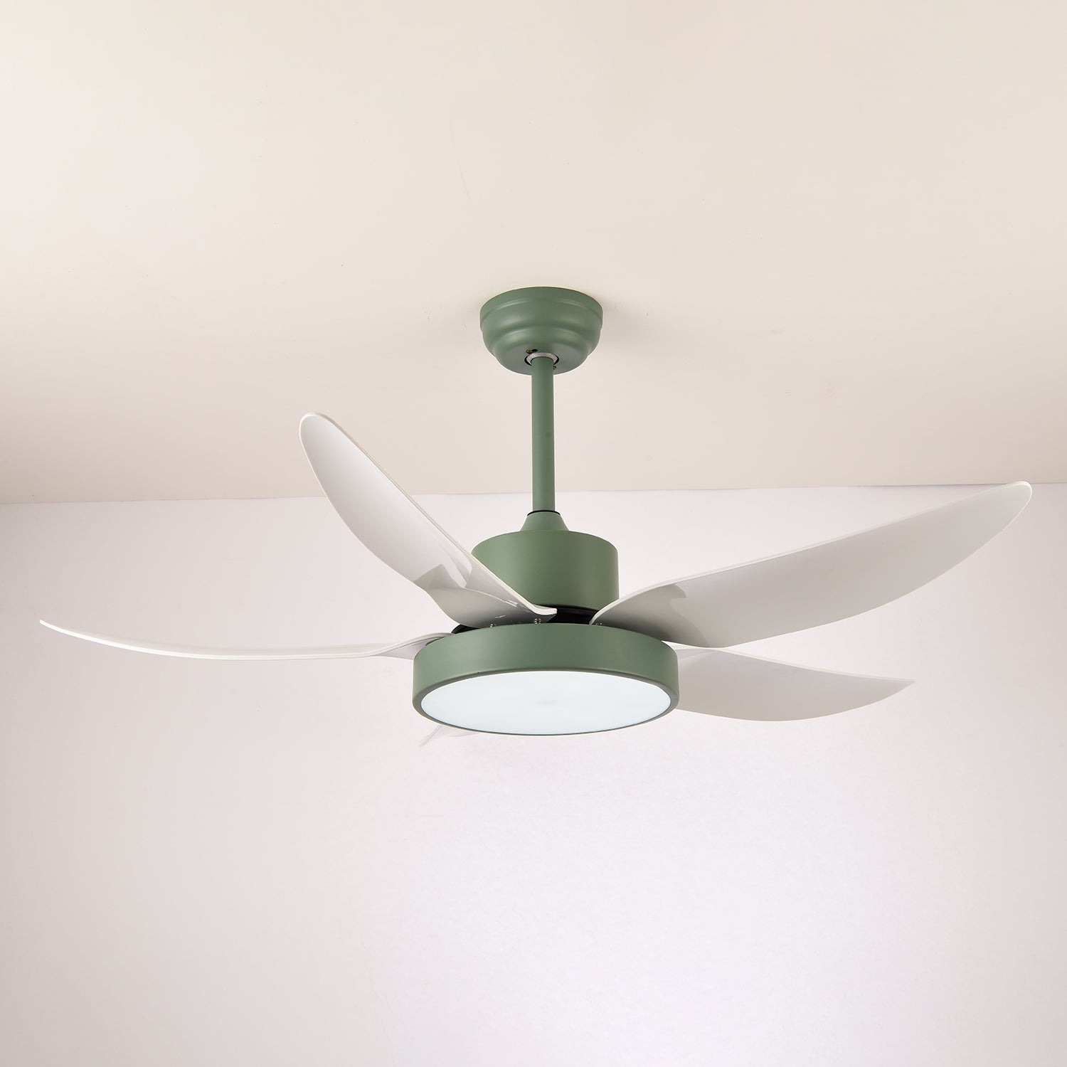 Modern takfläkt Auron med integrerad LED-belysning | Tyst och stilren – Lamylie