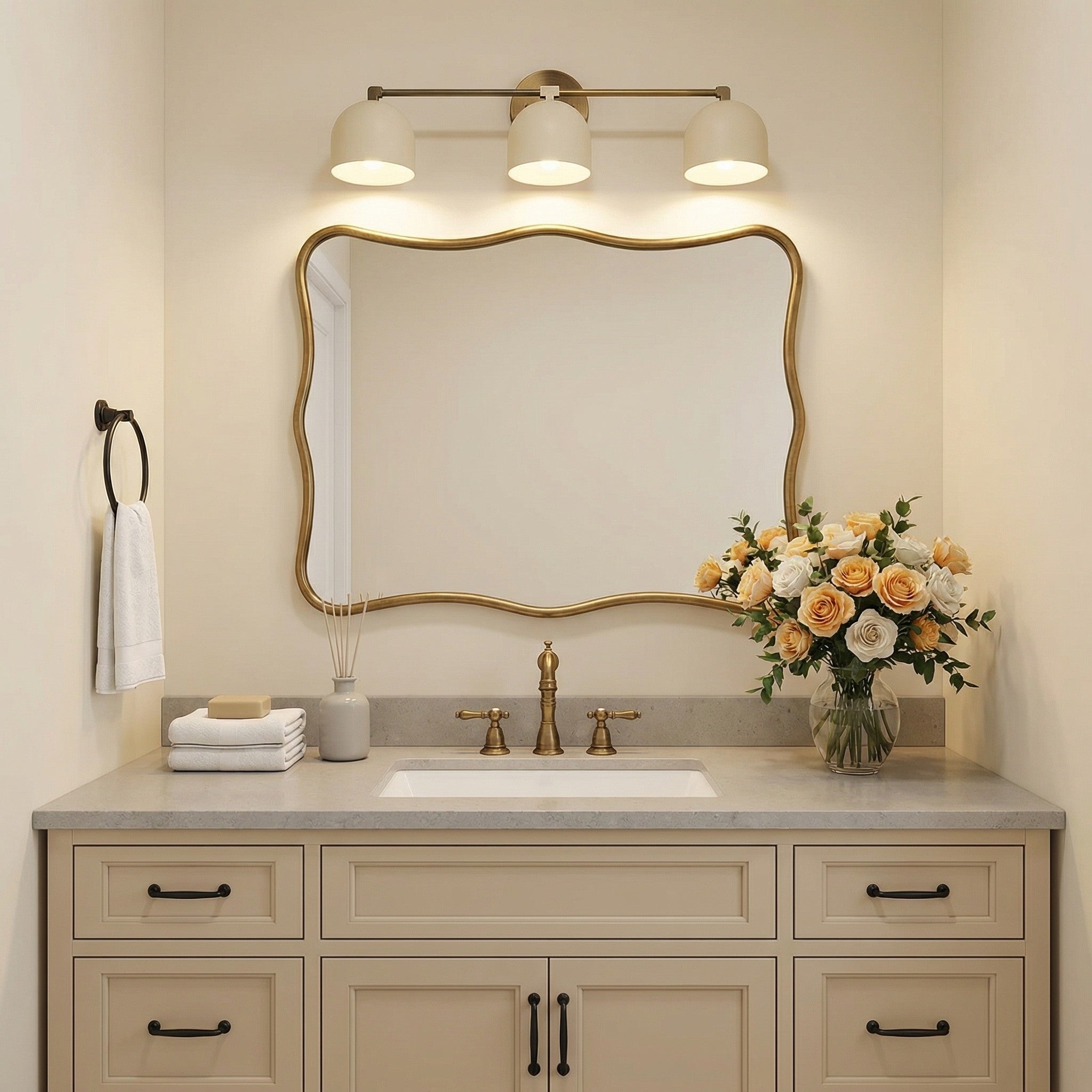 Lampada da parete in metallo con paralume sferico | Lampada dall’atmosfera scandinava per bagno, camera da letto e soggiorno | Illuminazione da parete moderna nera, oro e ottone - Lamylie