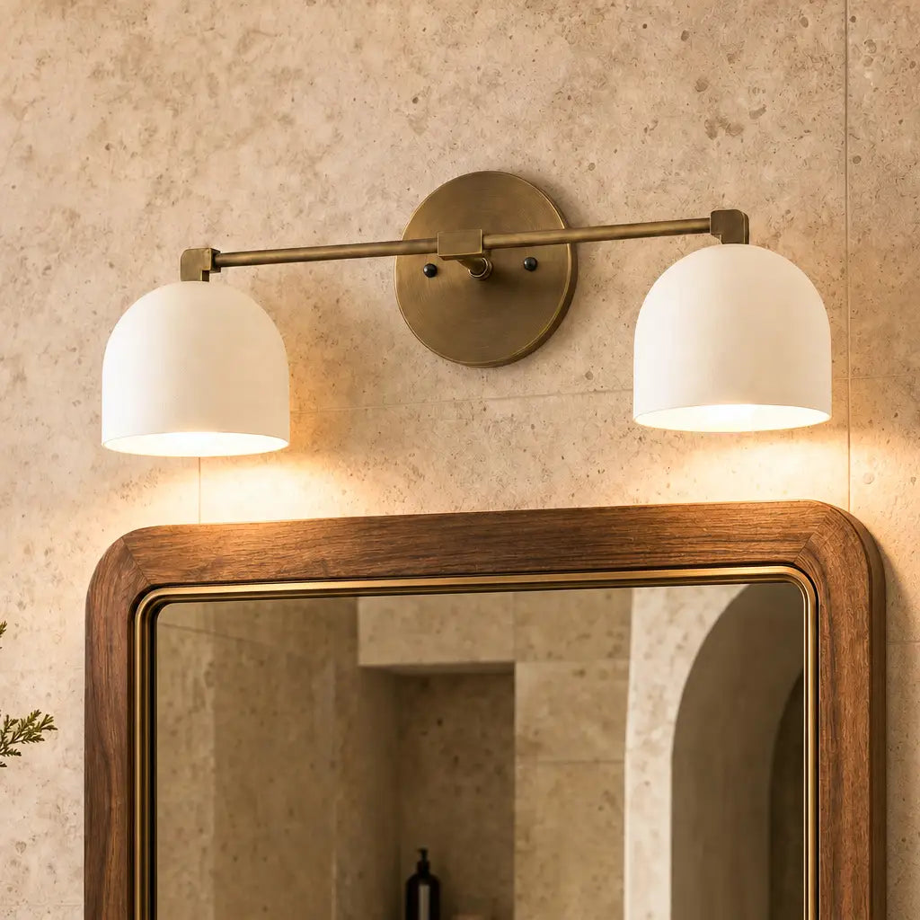 Lampada da parete in metallo con paralume sferico | Lampada dall’atmosfera scandinava per bagno, camera da letto e soggiorno | Illuminazione da parete moderna nera, oro e ottone - Lamylie