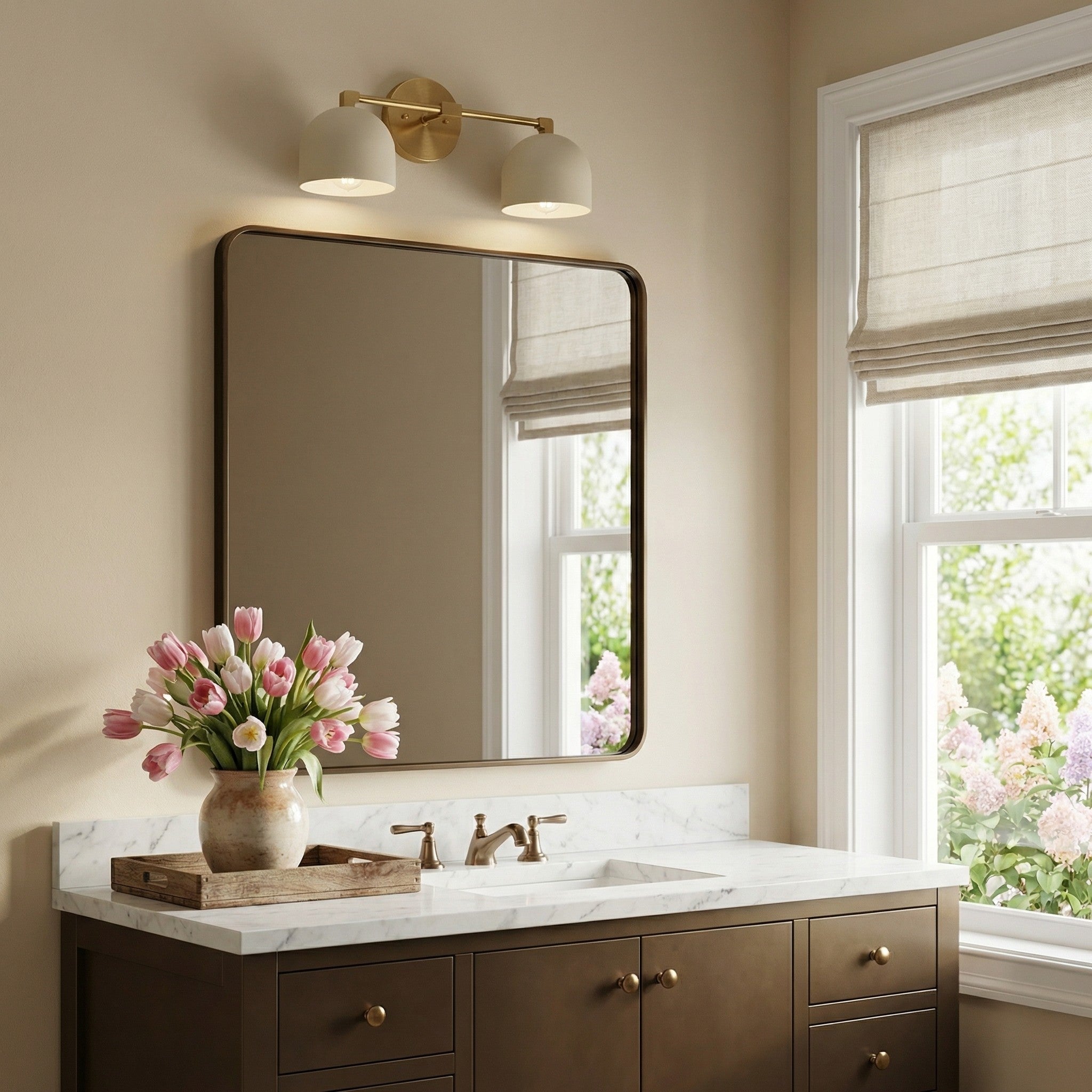 Lampada da parete in metallo con paralume sferico | Lampada dall’atmosfera scandinava per bagno, camera da letto e soggiorno | Illuminazione da parete moderna nera, oro e ottone - Lamylie