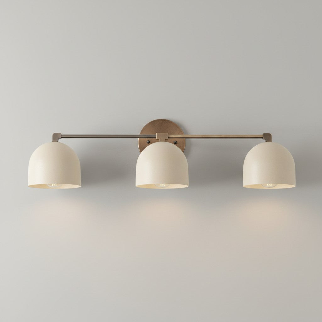 Lampada da parete in metallo con paralume sferico | Lampada dall’atmosfera scandinava per bagno, camera da letto e soggiorno | Illuminazione da parete moderna nera, oro e ottone - Lamylie