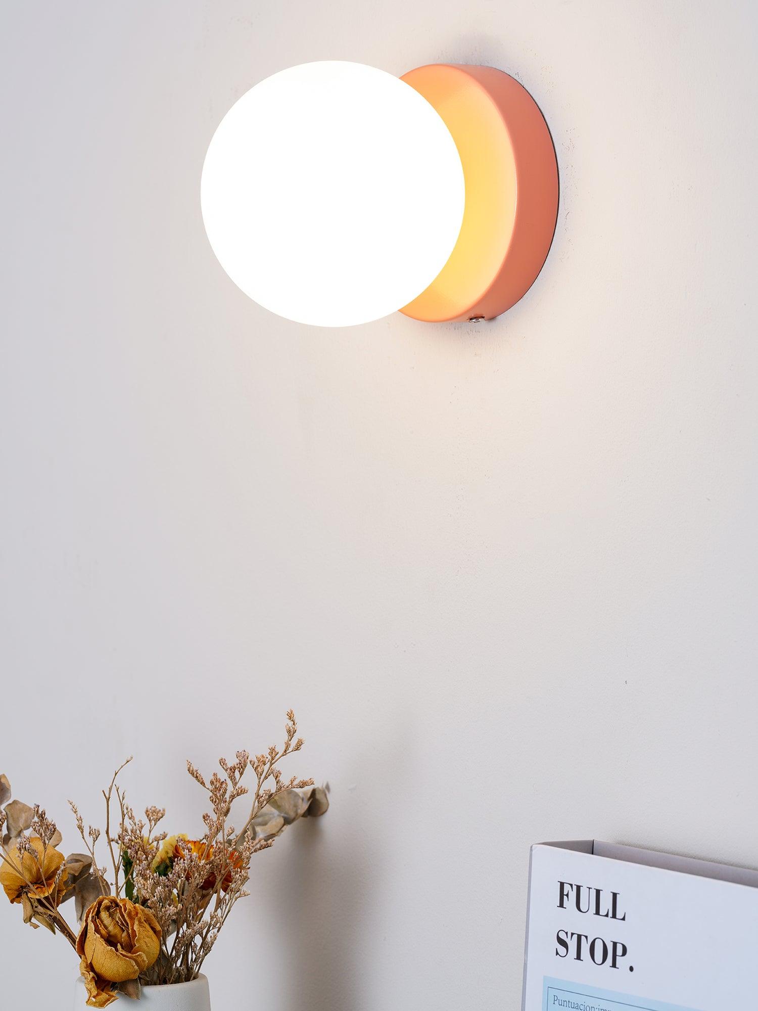 Nuvol Wandleuchte — Metall-Wandspot mit Glasglobus ø12cm — Kompakte Wandbeleuchtung in 5 Farben - Lamylie