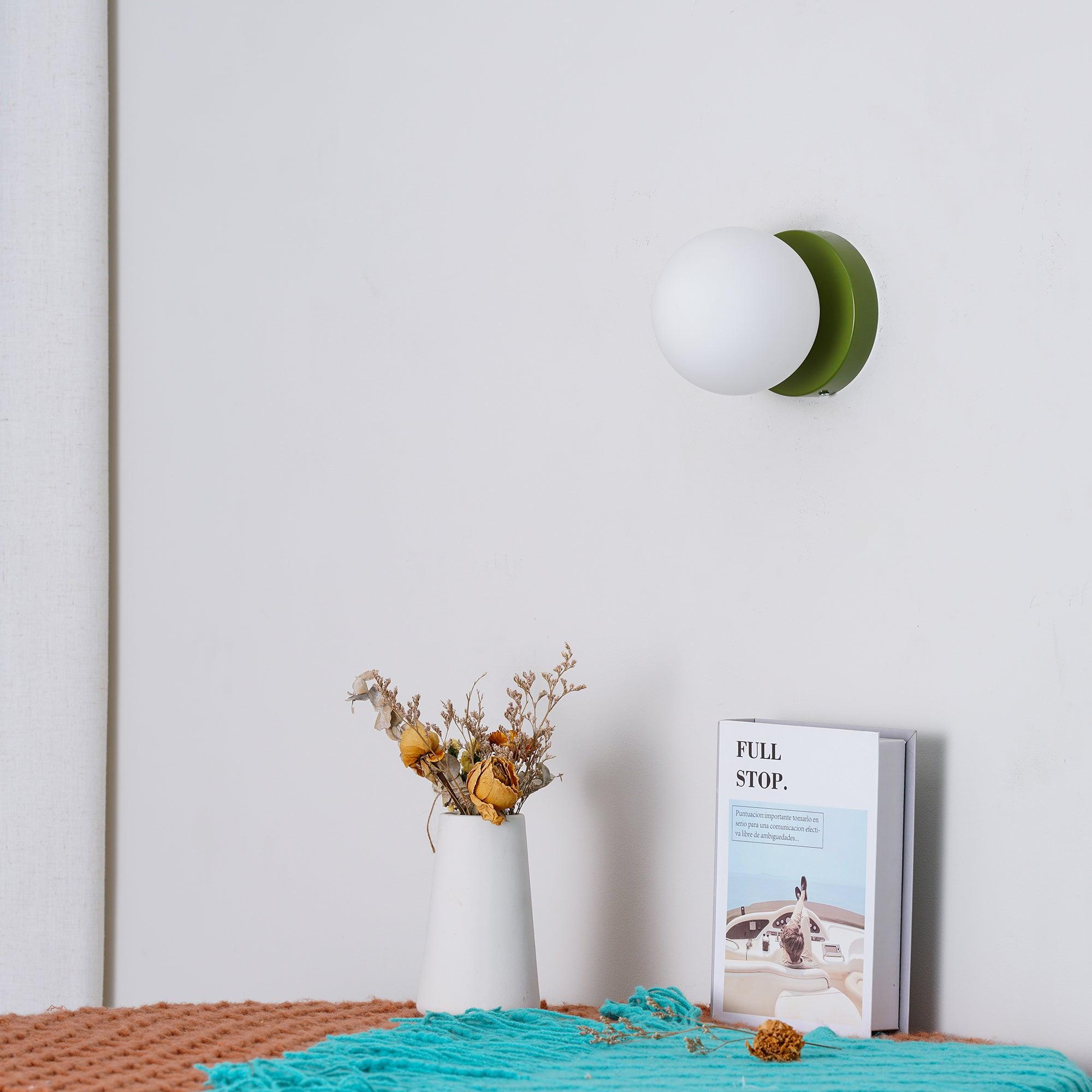 Nuvol Wandleuchte — Metall-Wandspot mit Glasglobus ø12cm — Kompakte Wandbeleuchtung in 5 Farben - Lamylie