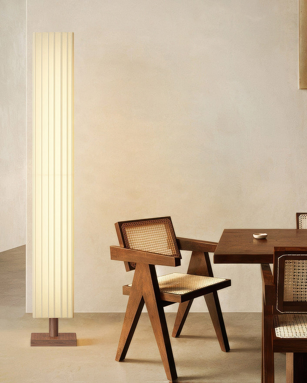 Sylara gulvlampe — orientalsk minimalistisk design i wabi-sabi-stil
