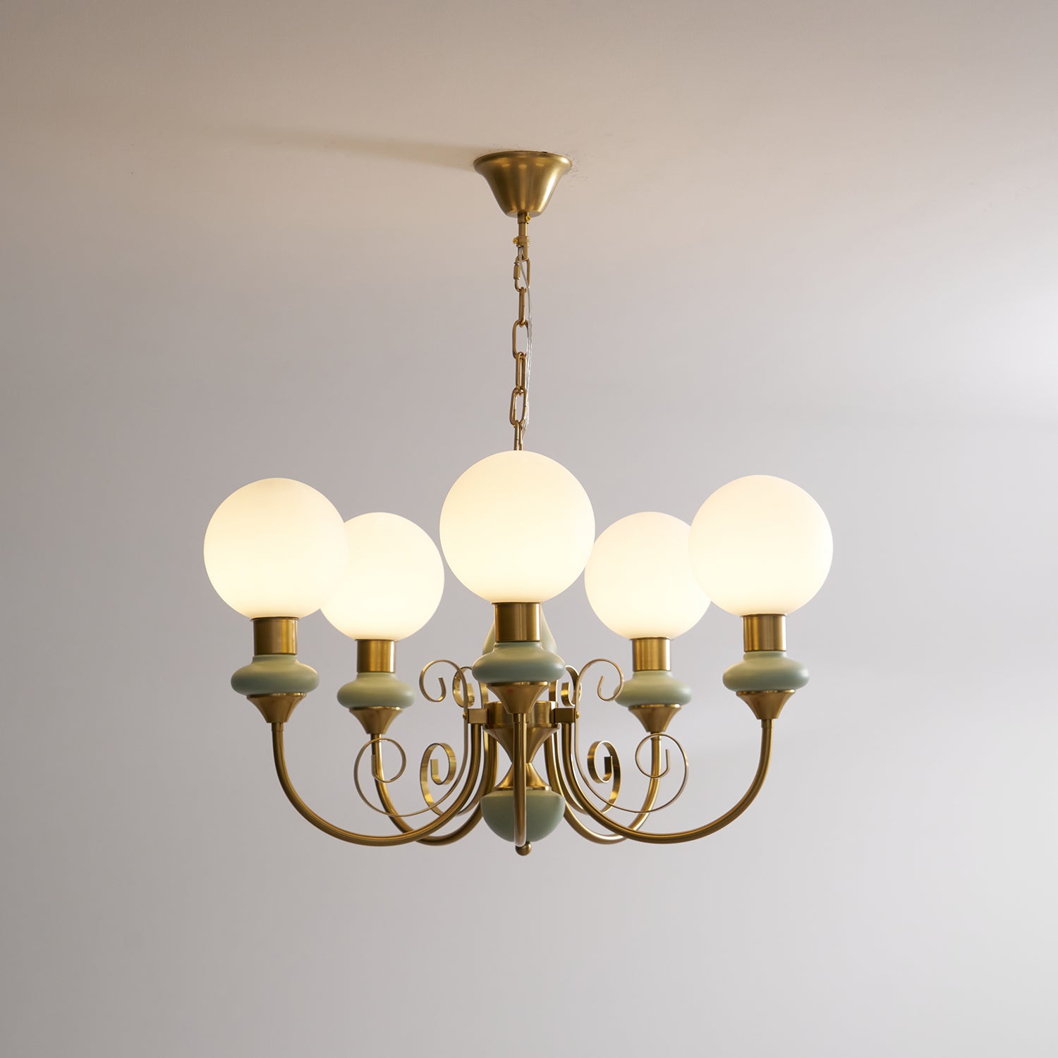 Chandelier with Green Glass Shades and Gold or Black Finish | Luxury Pendant Lamp in 3, 5 or 8 Light Points - Lamylie