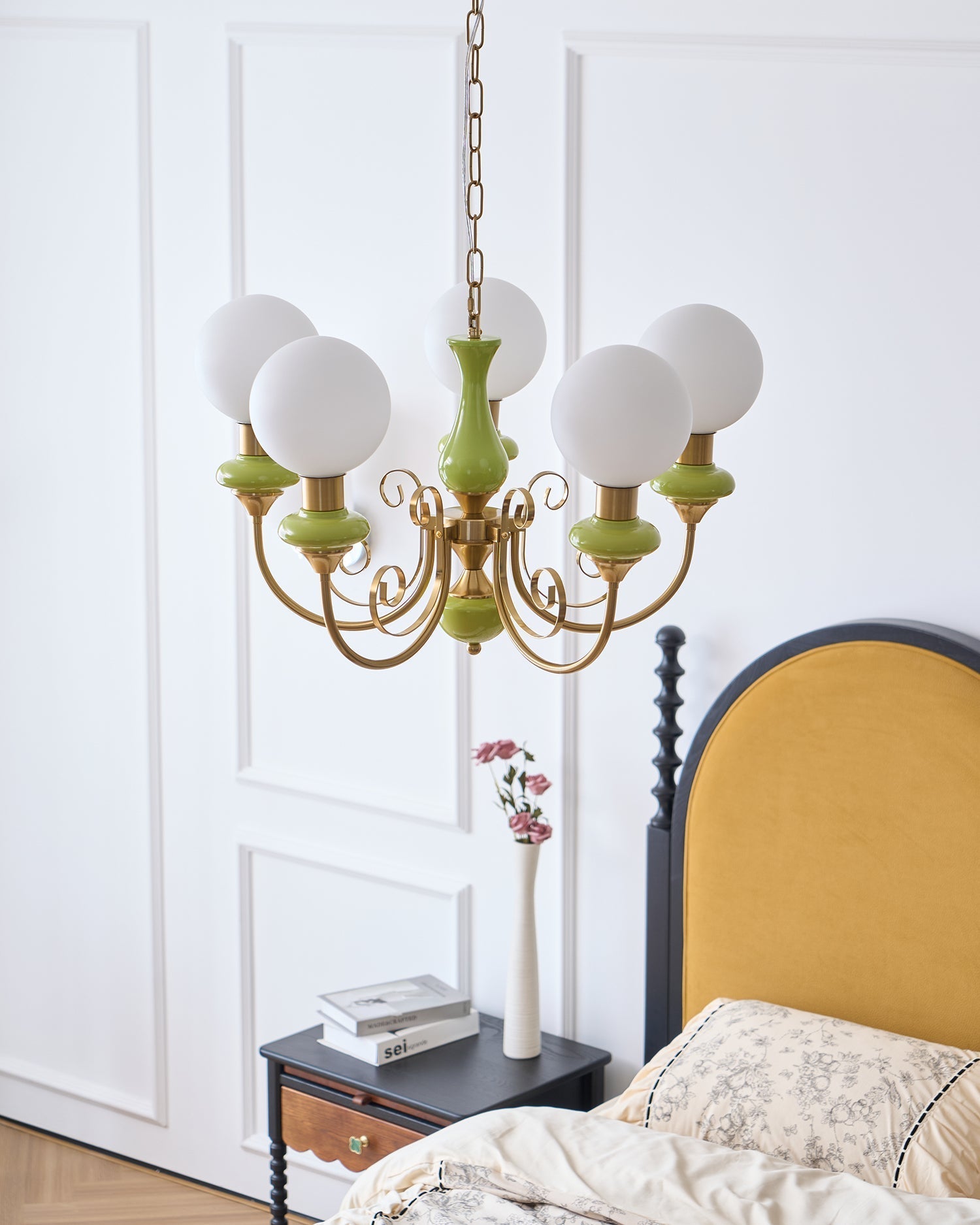 Chandelier with Green Glass Shades and Gold or Black Finish | Luxury Pendant Lamp in 3, 5 or 8 Light Points - Lamylie