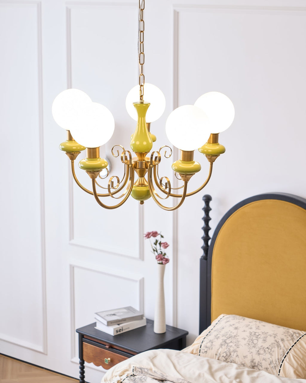 Chandelier with Green Glass Shades and Gold or Black Finish | Luxury Pendant Lamp in 3, 5 or 8 Light Points - Lamylie