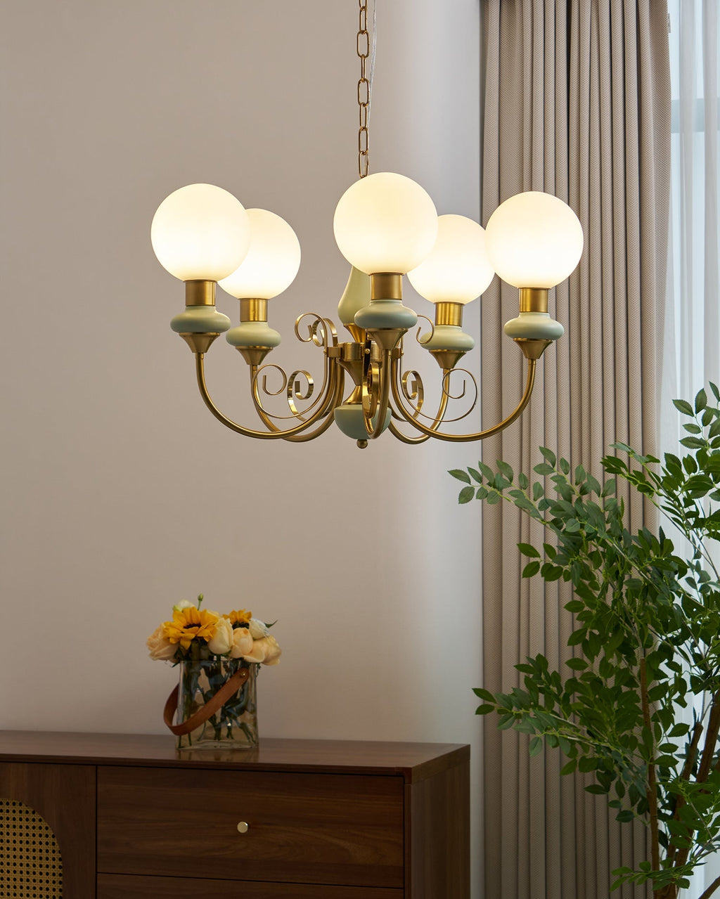 Chandelier with Green Glass Shades and Gold or Black Finish | Luxury Pendant Lamp in 3, 5 or 8 Light Points - Lamylie