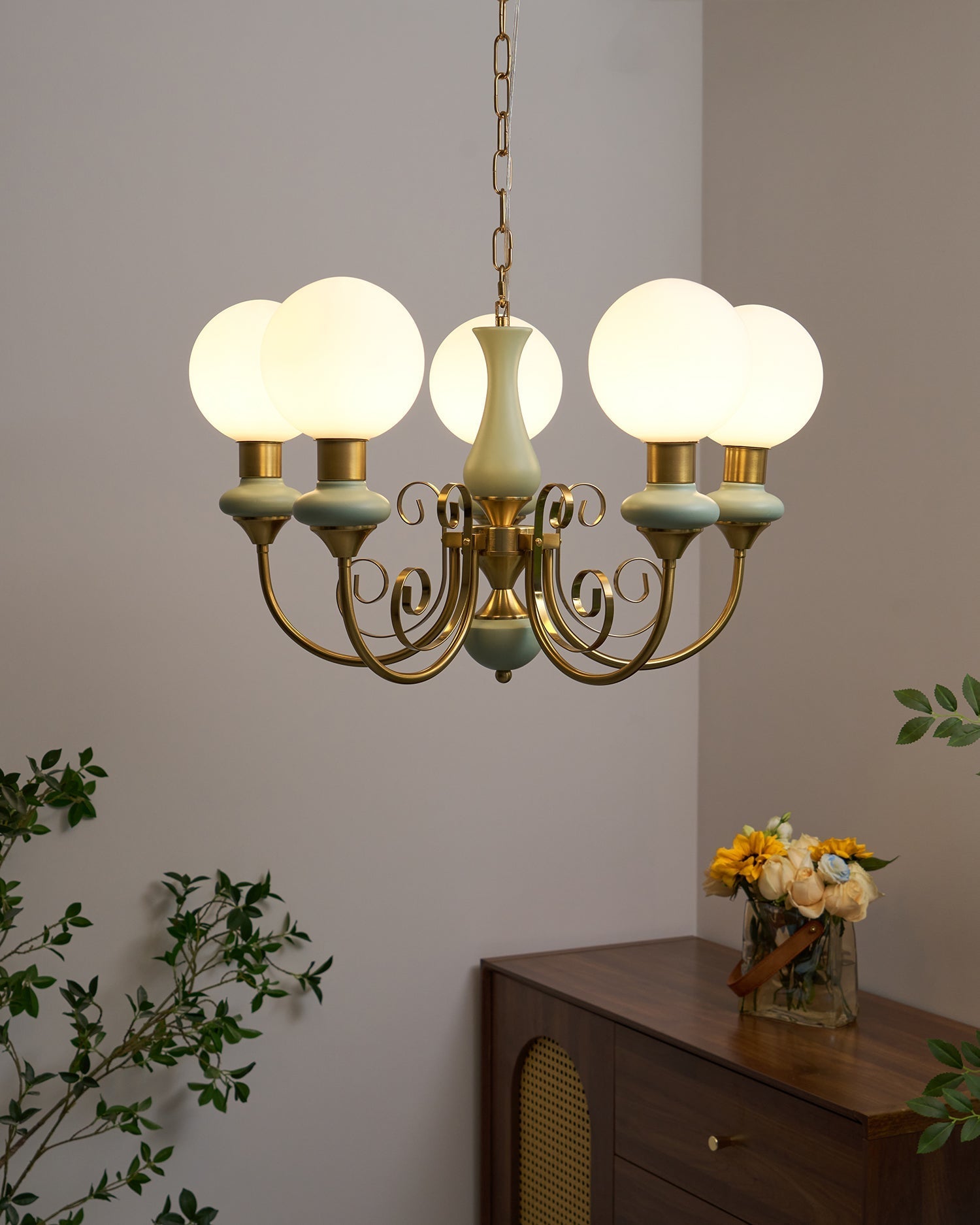 Chandelier with Green Glass Shades and Gold or Black Finish | Luxury Pendant Lamp in 3, 5 or 8 Light Points - Lamylie