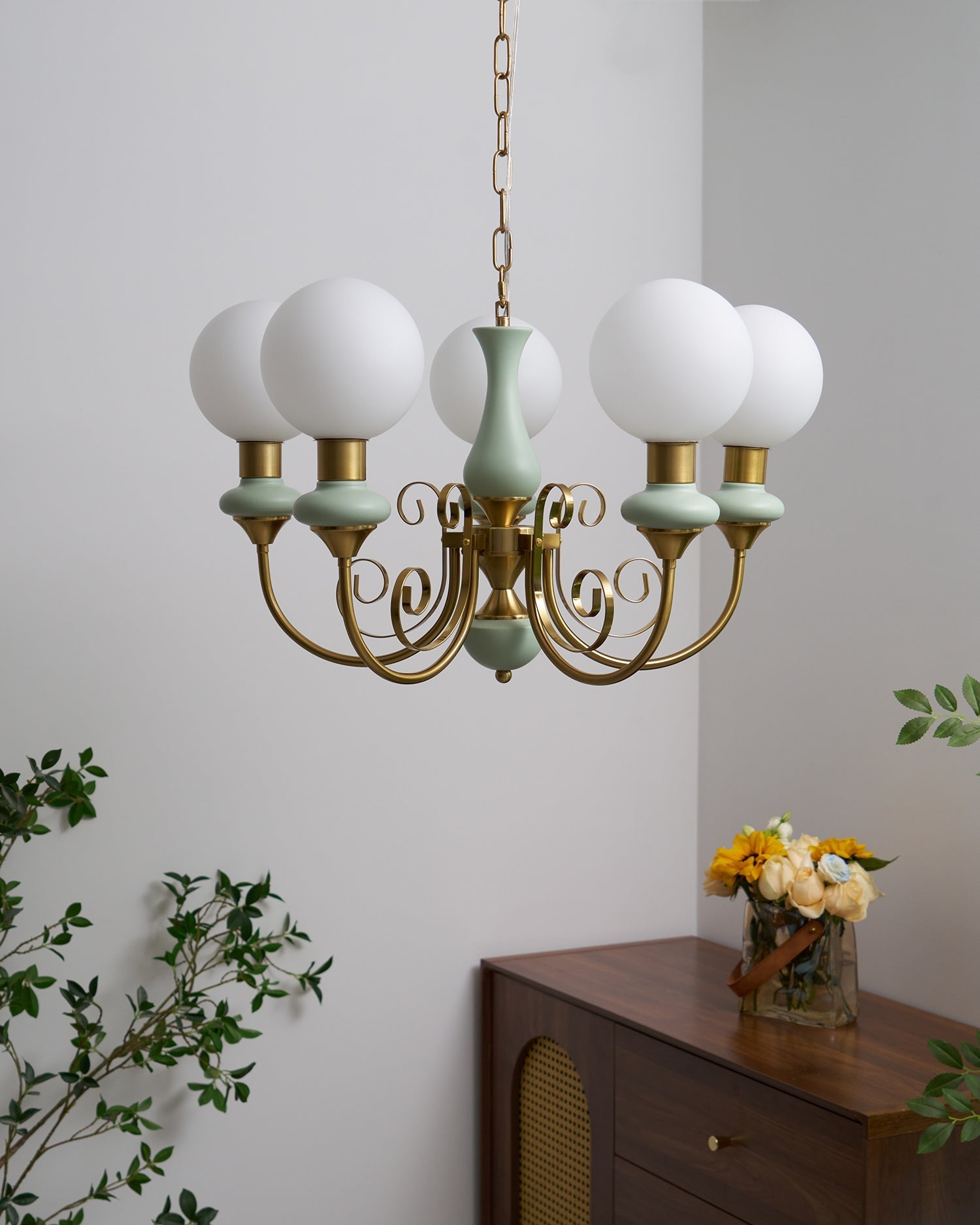 Chandelier with Green Glass Shades and Gold or Black Finish | Luxury Pendant Lamp in 3, 5 or 8 Light Points - Lamylie