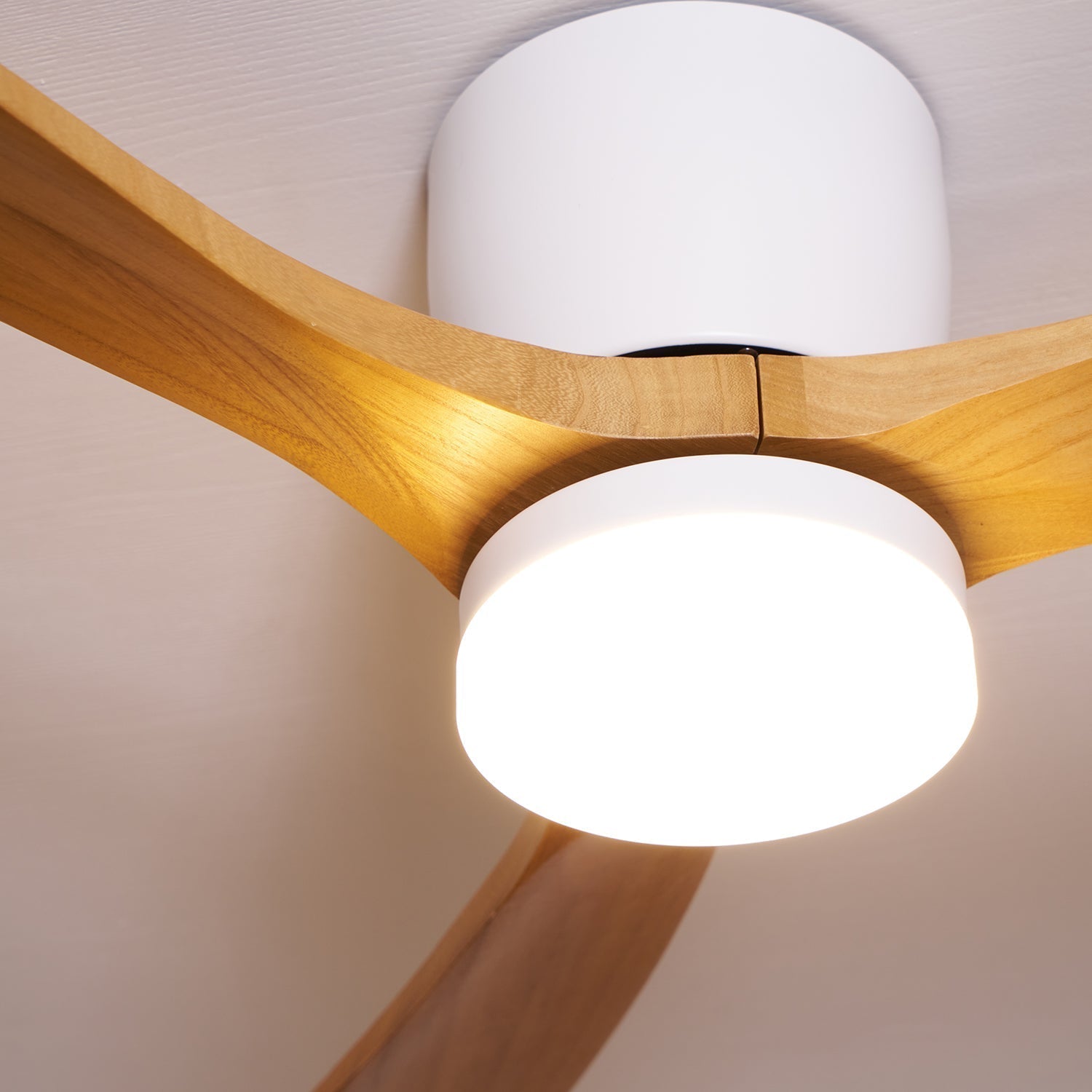 Ventilateur de plafond avec éclairage, design scandinave en bois, 106/122/132 cm, à intensité variable avec télécommande, ventilateur de plafond avec lampe LED, pales en bois, salon, chambre, salle à manger – Lamylie