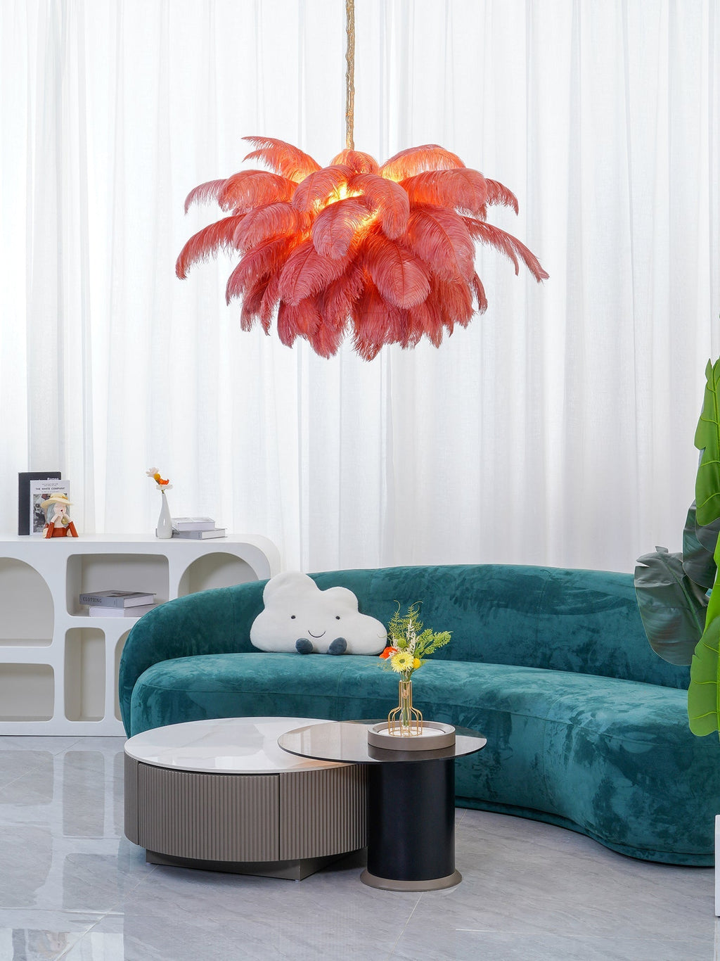 Feder-Kronleuchter 56 Handcolorierte Federn Messingfassung Gold Silber Hollywood Glamour Statement-Beleuchtung - Lamylie