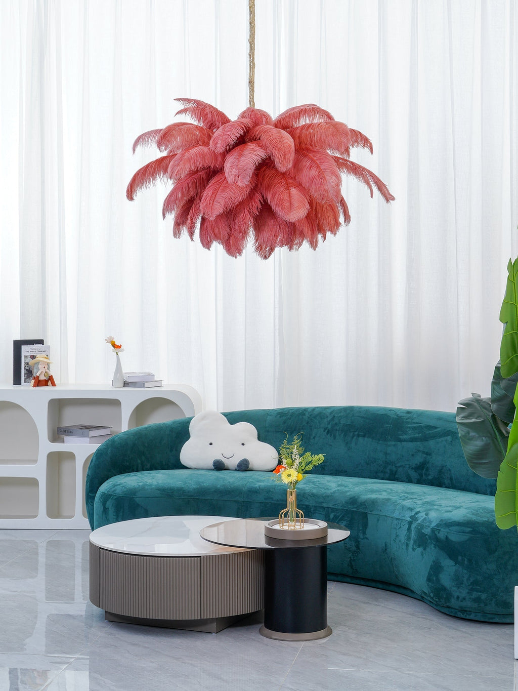Feder-Kronleuchter 56 Handcolorierte Federn Messingfassung Gold Silber Hollywood Glamour Statement-Beleuchtung - Lamylie