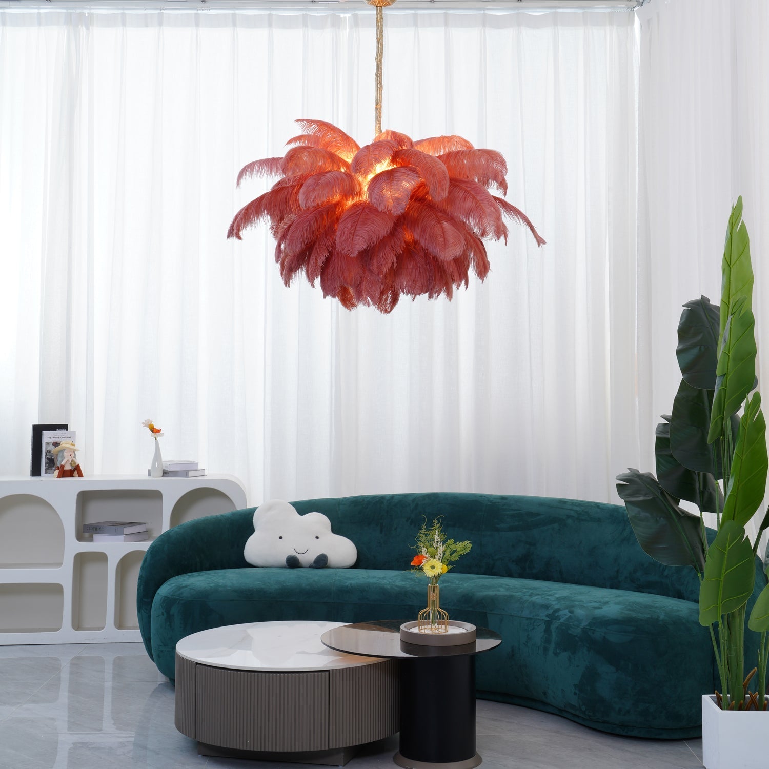 Feder-Kronleuchter 56 Handcolorierte Federn Messingfassung Gold Silber Hollywood Glamour Statement-Beleuchtung - Lamylie