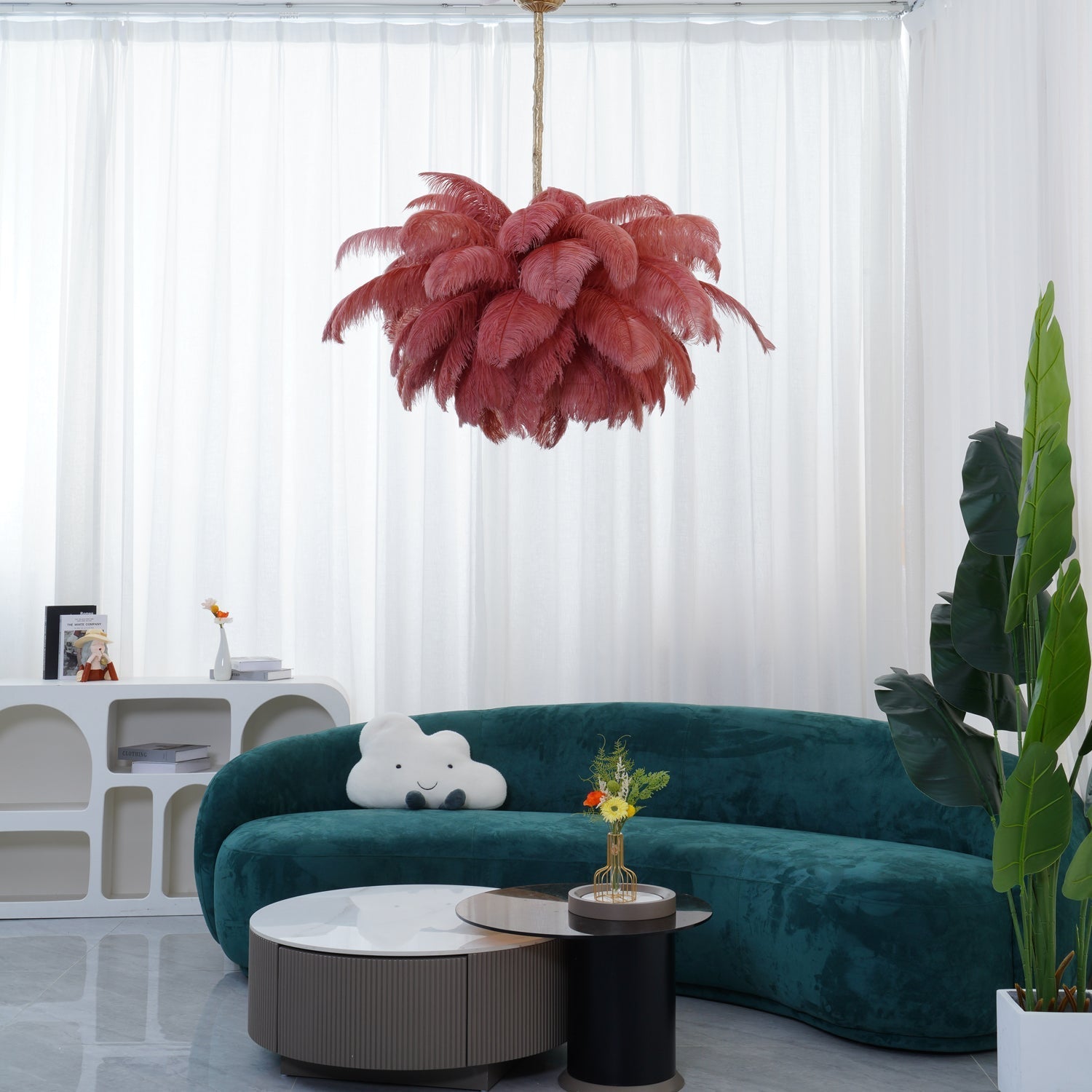 Feder-Kronleuchter 56 Handcolorierte Federn Messingfassung Gold Silber Hollywood Glamour Statement-Beleuchtung - Lamylie
