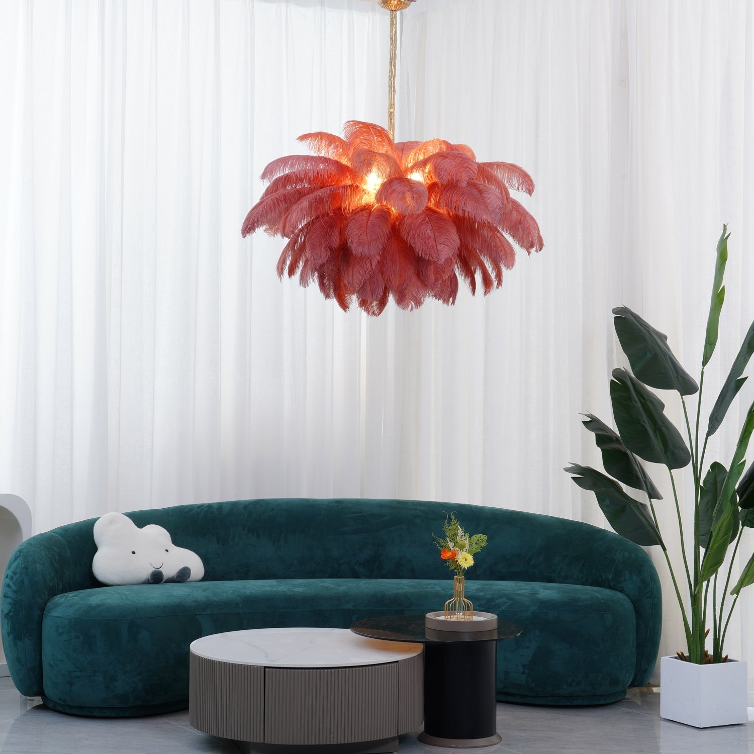 Feder-Kronleuchter 56 Handcolorierte Federn Messingfassung Gold Silber Hollywood Glamour Statement-Beleuchtung - Lamylie