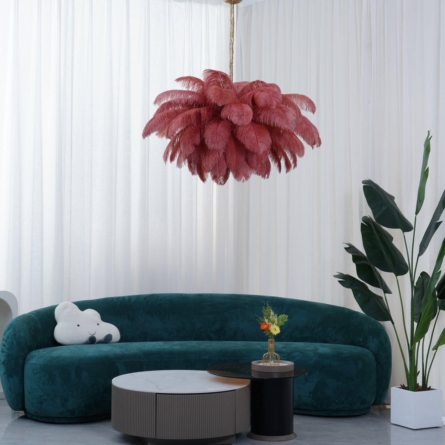 Feder-Kronleuchter 56 Handcolorierte Federn Messingfassung Gold Silber Hollywood Glamour Statement-Beleuchtung - Lamylie